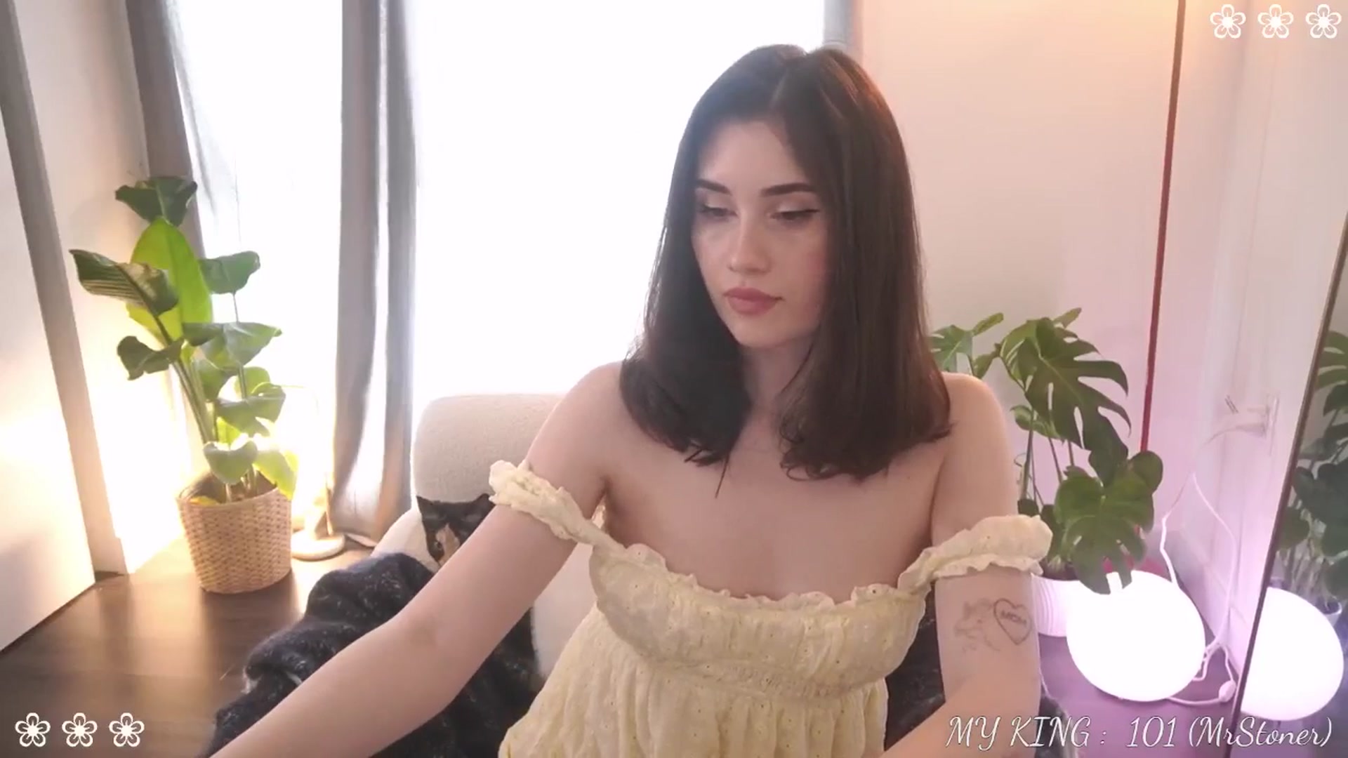 Gallery image thumbnail from Issa_'s myfreecams stream on, 06/27/2025, 01:13 image 2 of 20