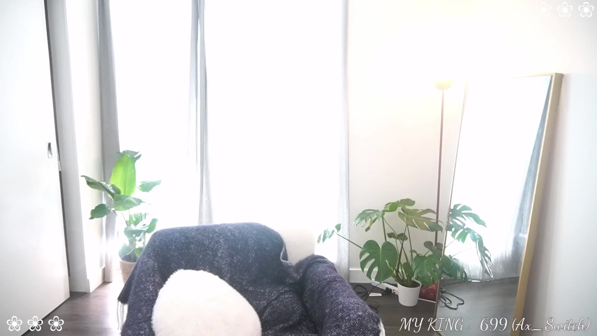 Gallery image thumbnail from Issa_'s myfreecams stream on, 07/06/2025, 24:00 image 12 of 20