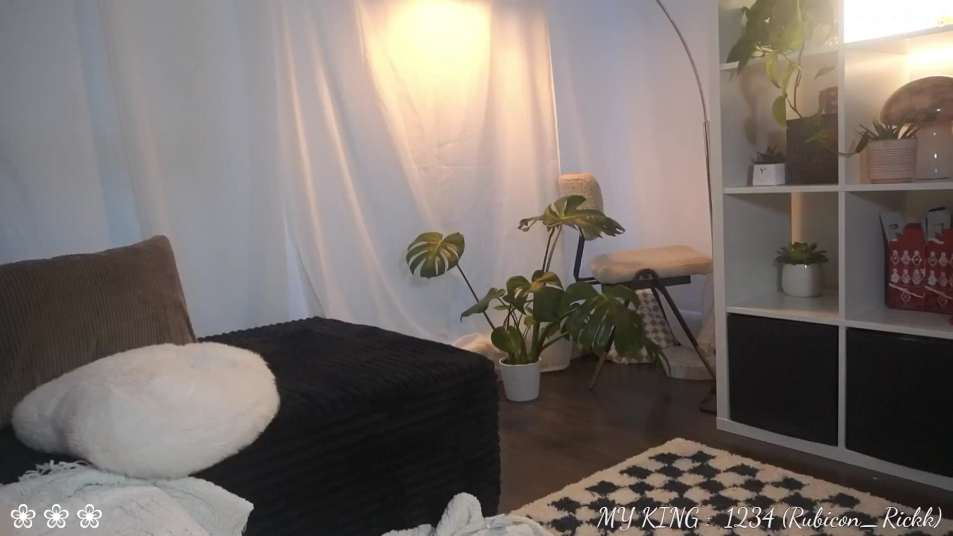 Gallery image thumbnail from Issa_'s myfreecams stream on, 08/16/2025, 04:59 image 2 of 20