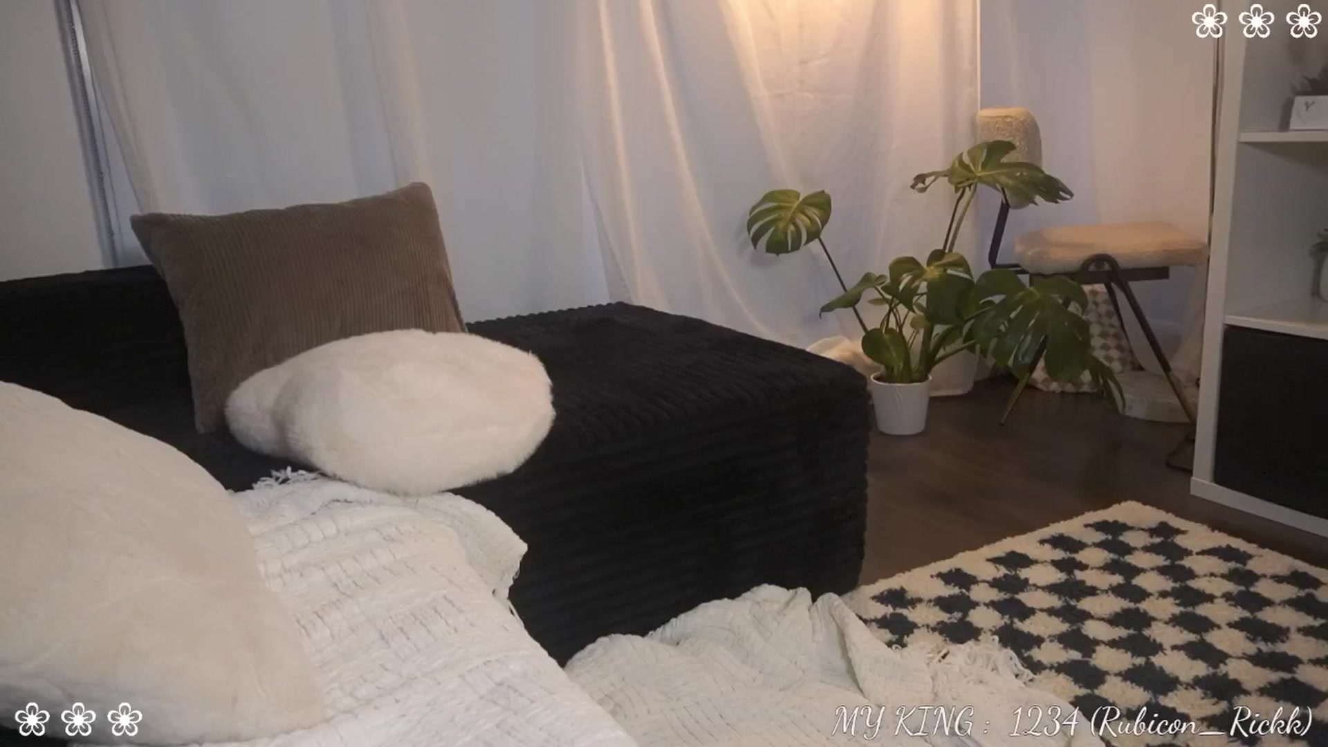 Gallery image thumbnail from Issa_'s myfreecams stream on, 08/16/2025, 04:59 image 3 of 20