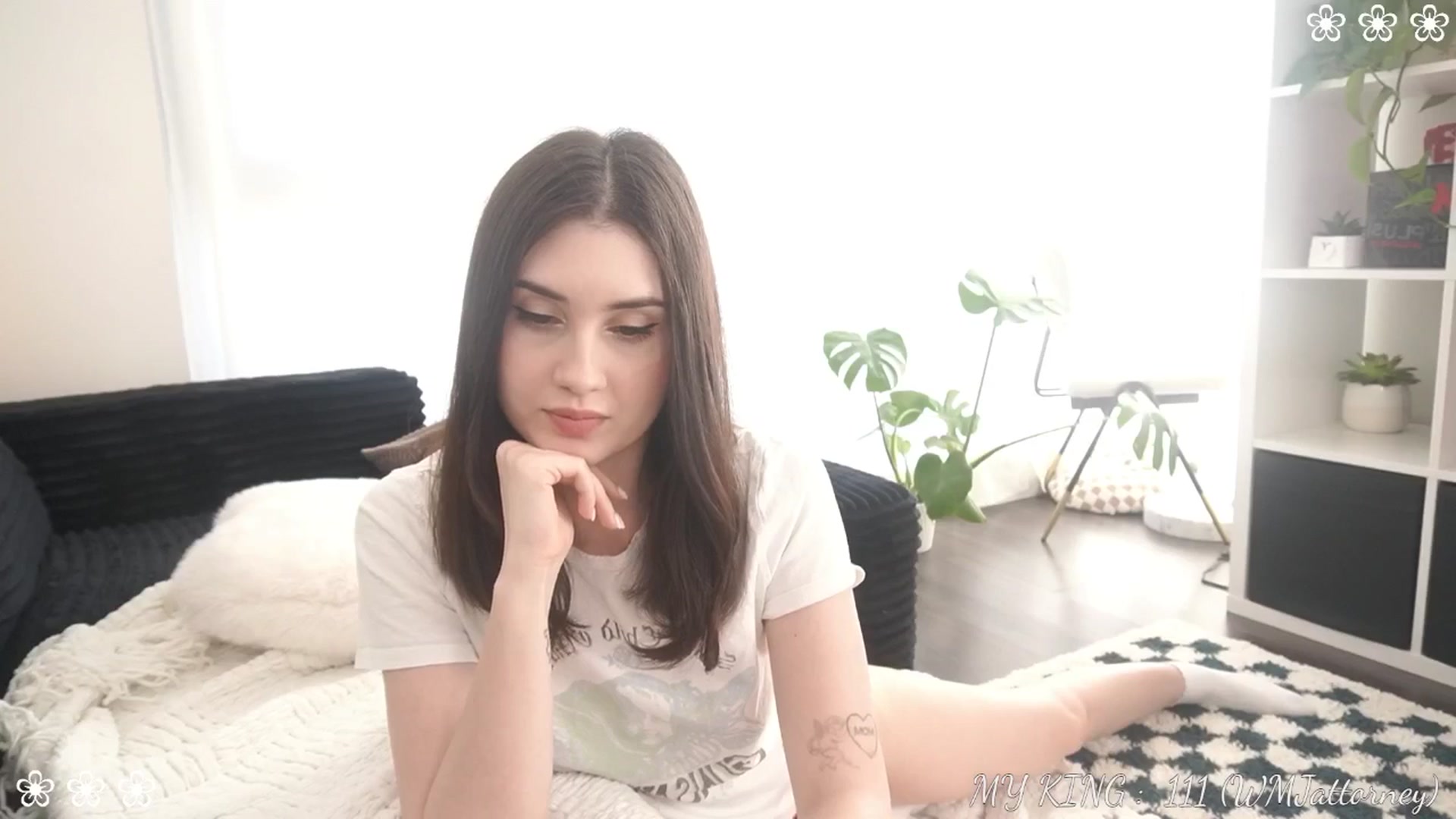 Gallery image thumbnail from Issa_'s myfreecams stream on, 08/17/2025, 24:03 image 16 of 20