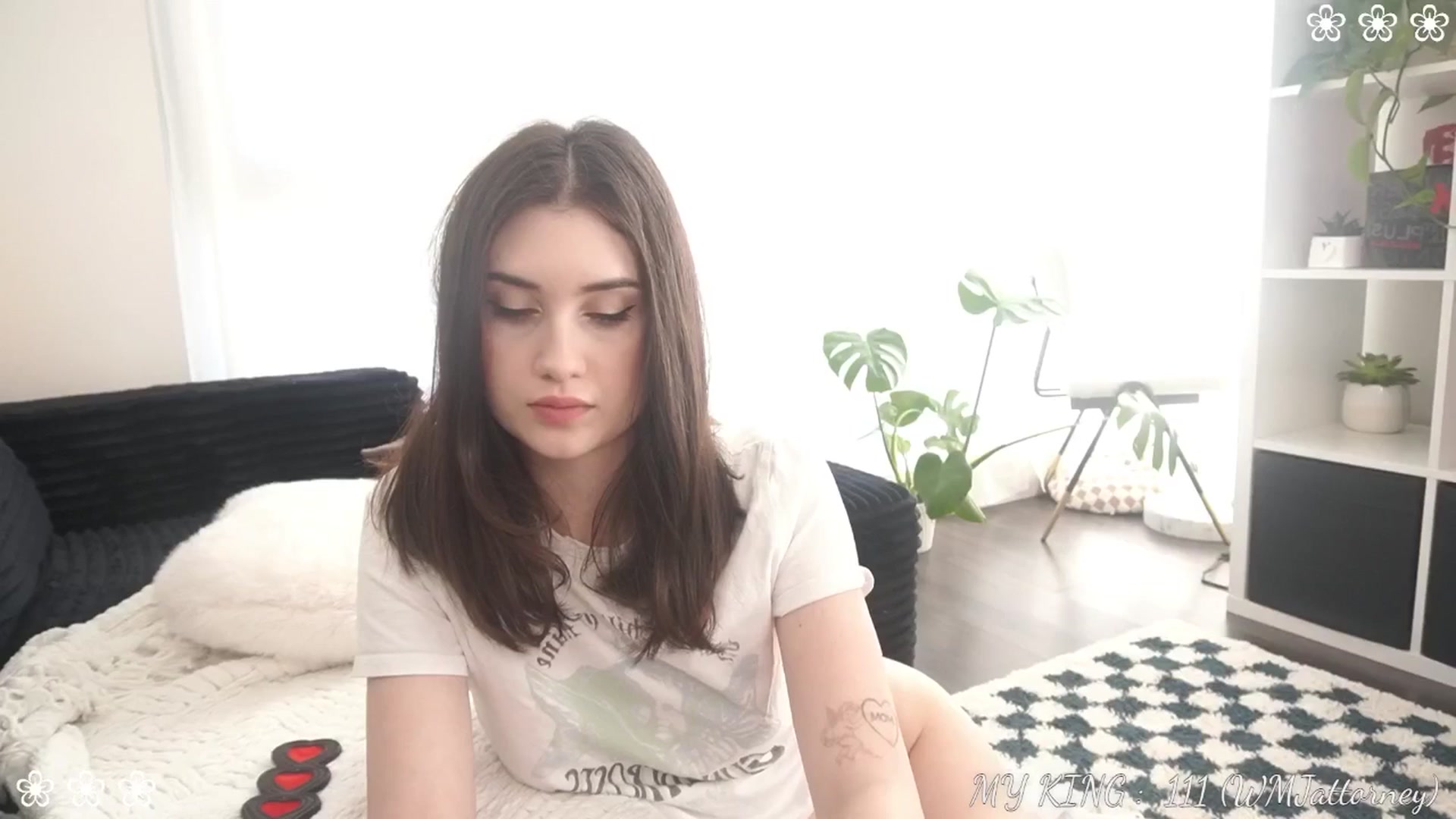Gallery image thumbnail from Issa_'s myfreecams stream on, 08/17/2025, 24:03 image 13 of 20