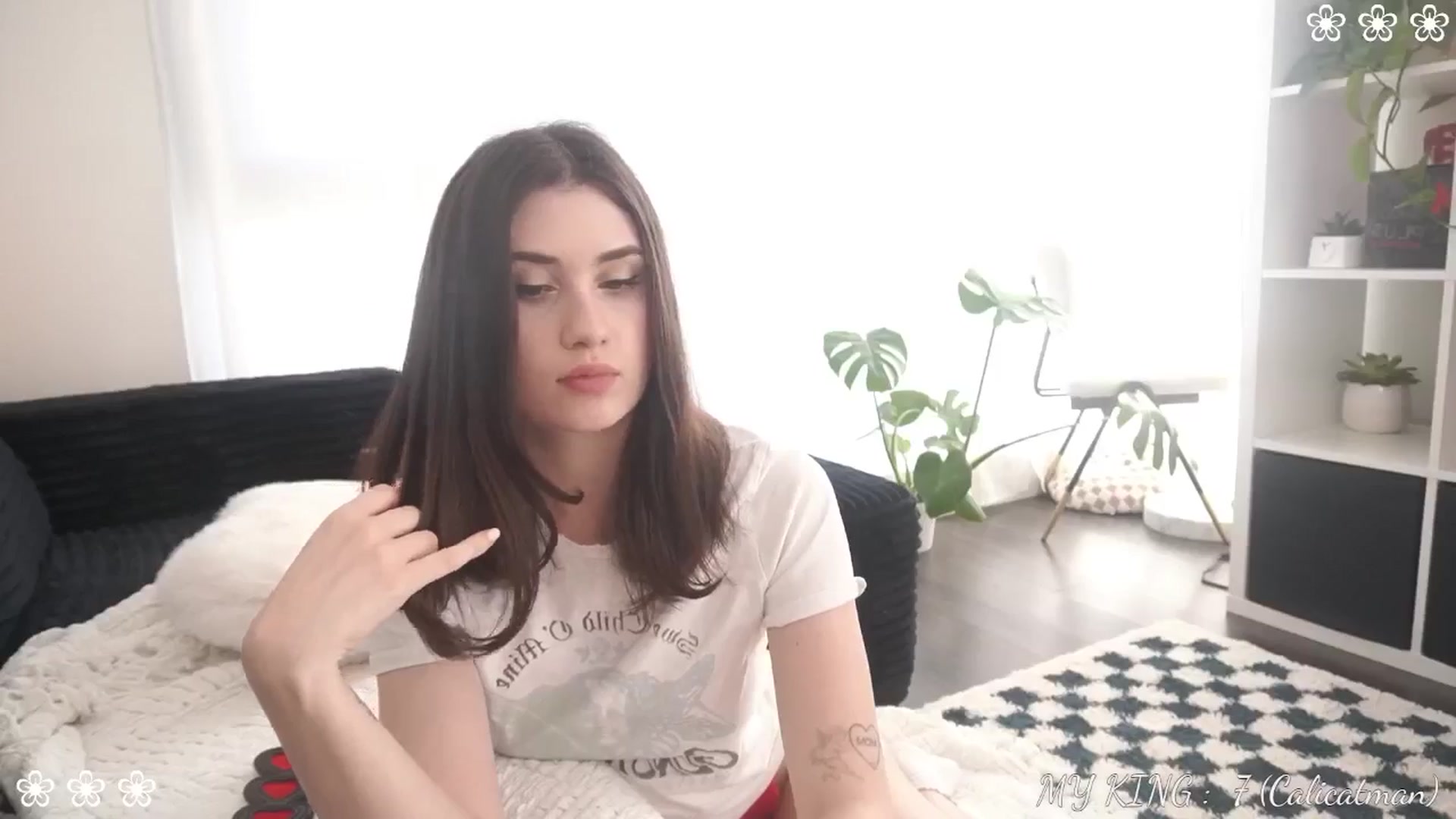 Gallery image thumbnail from Issa_'s myfreecams stream on, 08/17/2025, 24:03 image 8 of 20