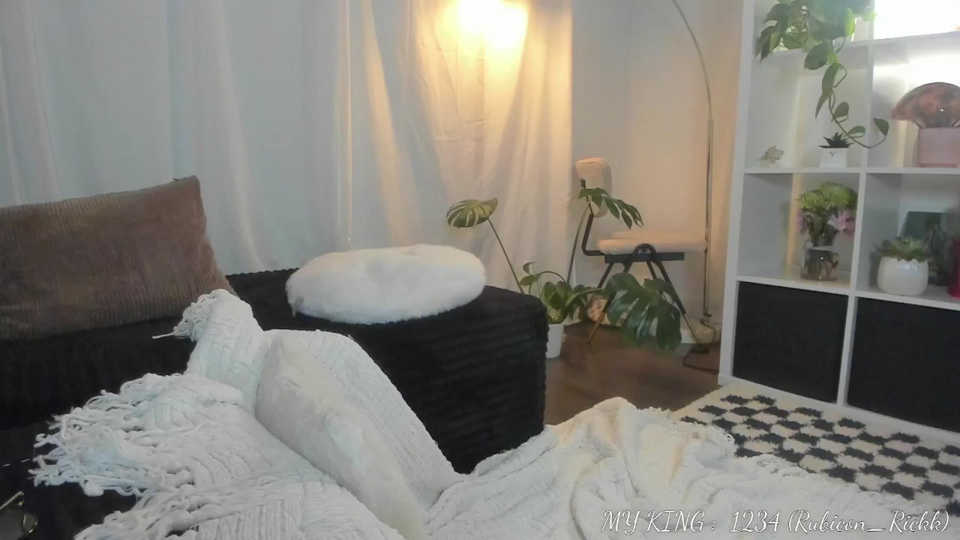 Gallery image thumbnail from Issa_'s myfreecams stream on, 08/23/2025, 04:39 image 5 of 20