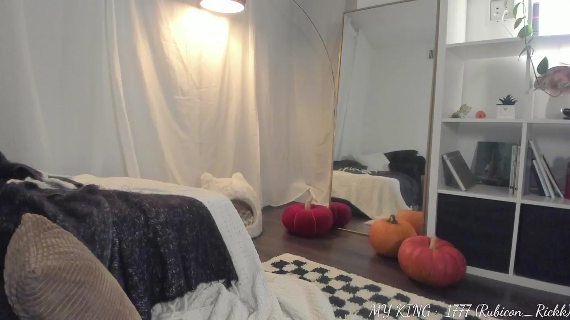 Gallery image thumbnail from Issa_'s myfreecams stream on, 10/05/2025, 02:21 image 20 of 20