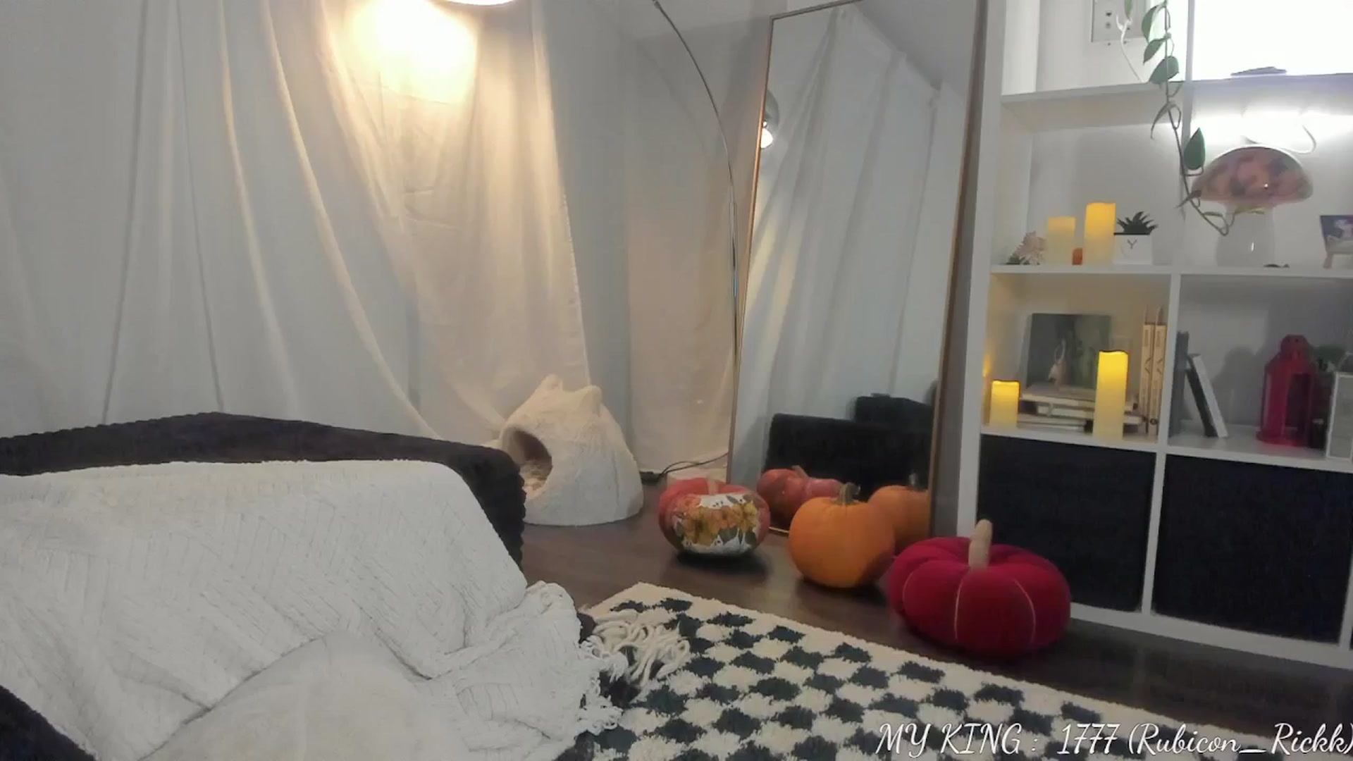 Gallery image thumbnail from Issa_'s myfreecams stream on, 10/16/2025, 02:31 image 3 of 20