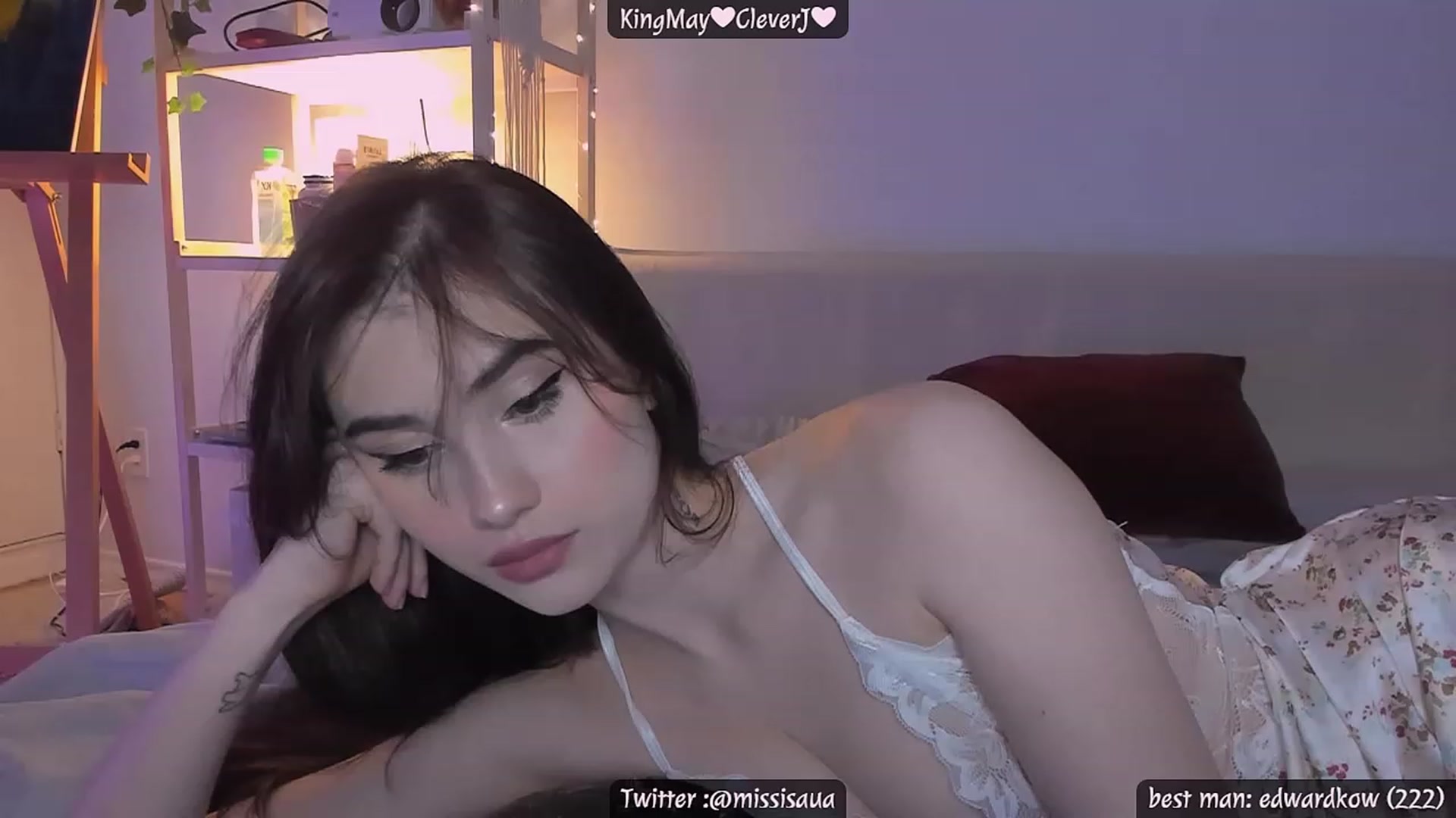 Gallery image thumbnail from Issa_7's myfreecams stream on, 05/12/2023, 24:06 image 17 of 20
