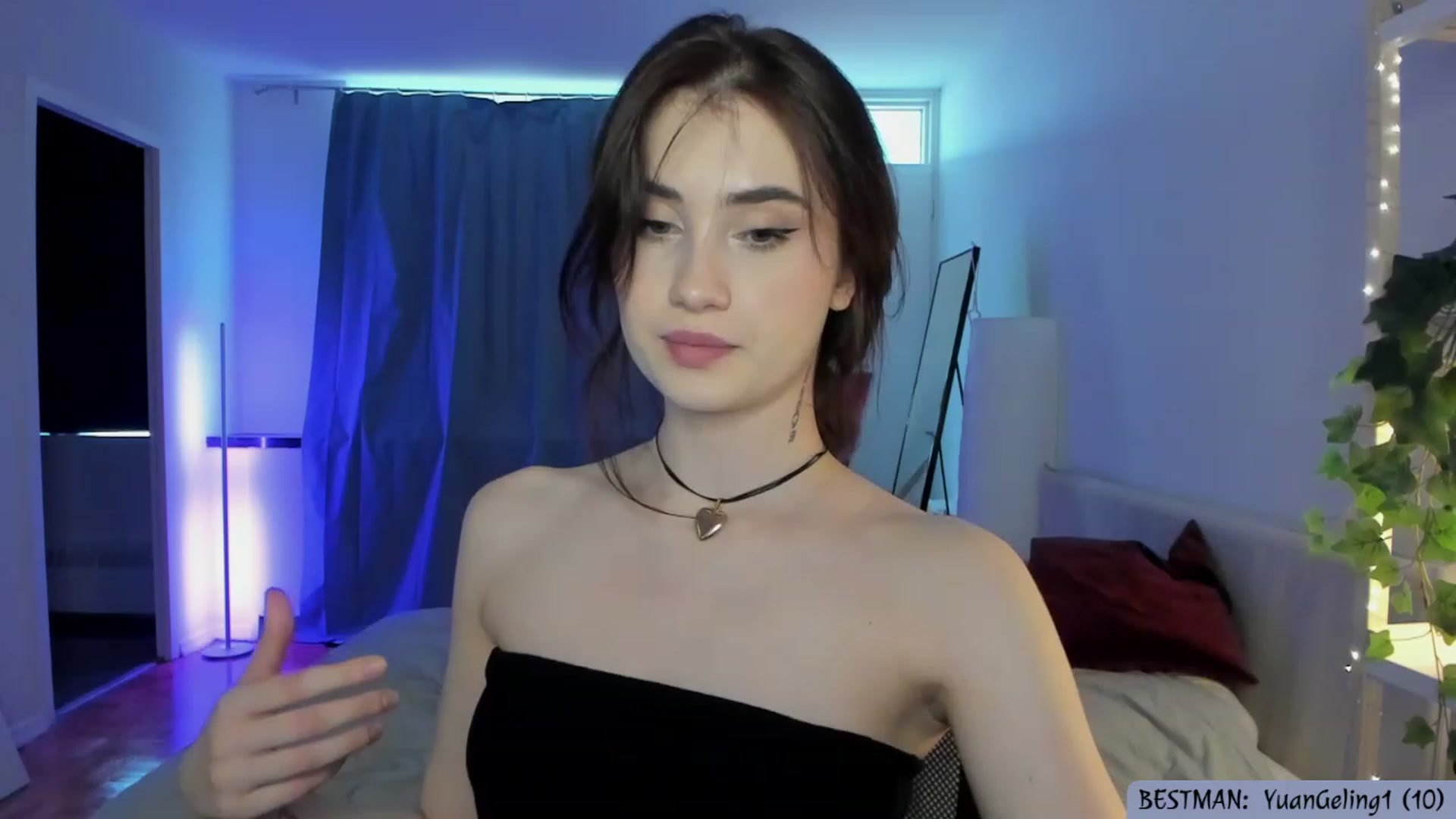 Gallery image thumbnail from Issa_7's myfreecams stream on, 06/08/2023, 24:03 image 2 of 20