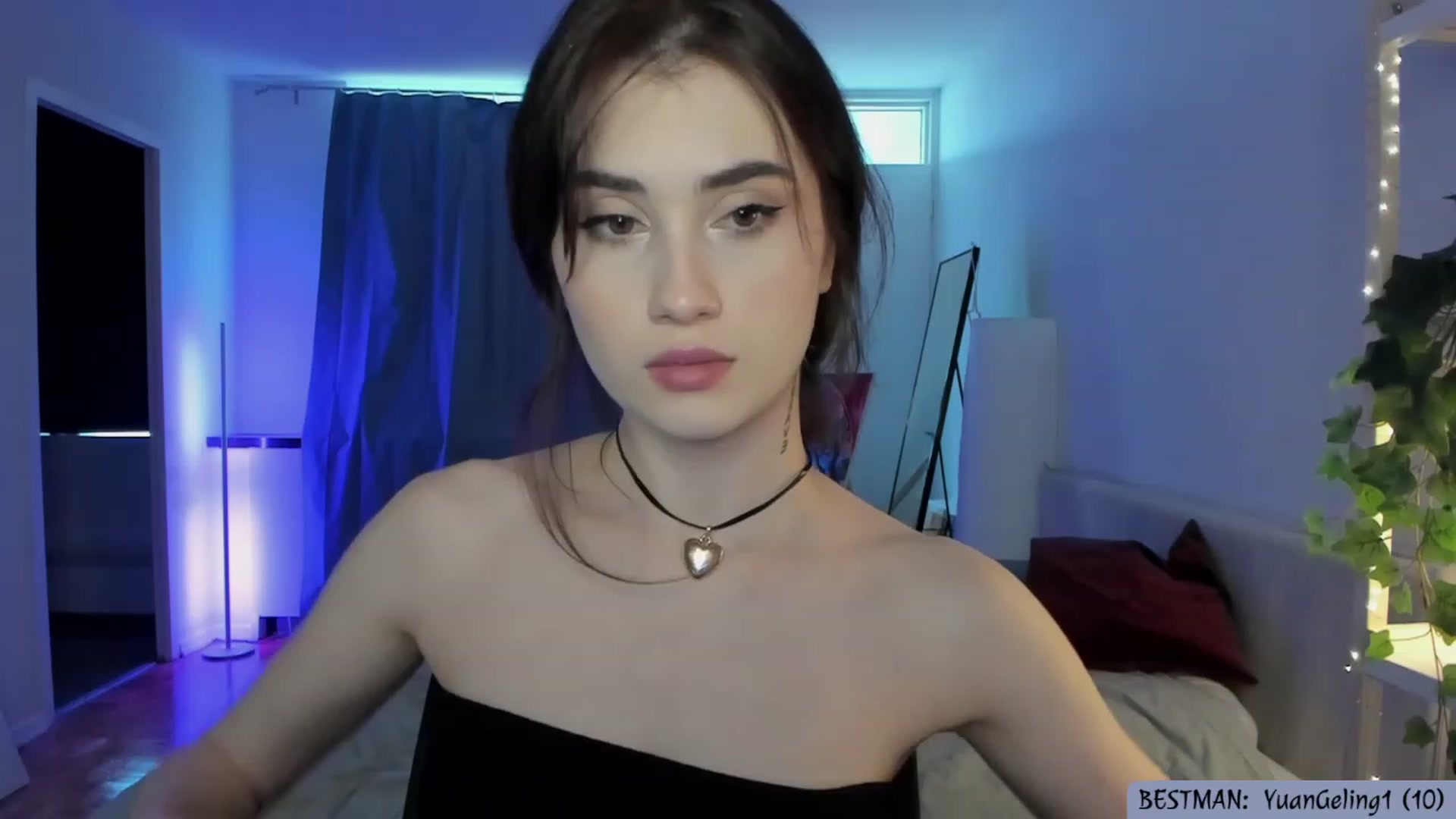 Gallery image thumbnail from Issa_7's myfreecams stream on, 06/08/2023, 24:03 image 1 of 20