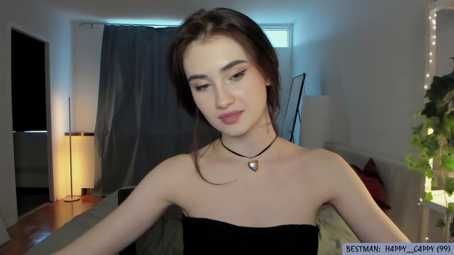 Gallery image thumbnail from Issa_7's myfreecams stream on, 06/08/2023, 24:03 image 10 of 20