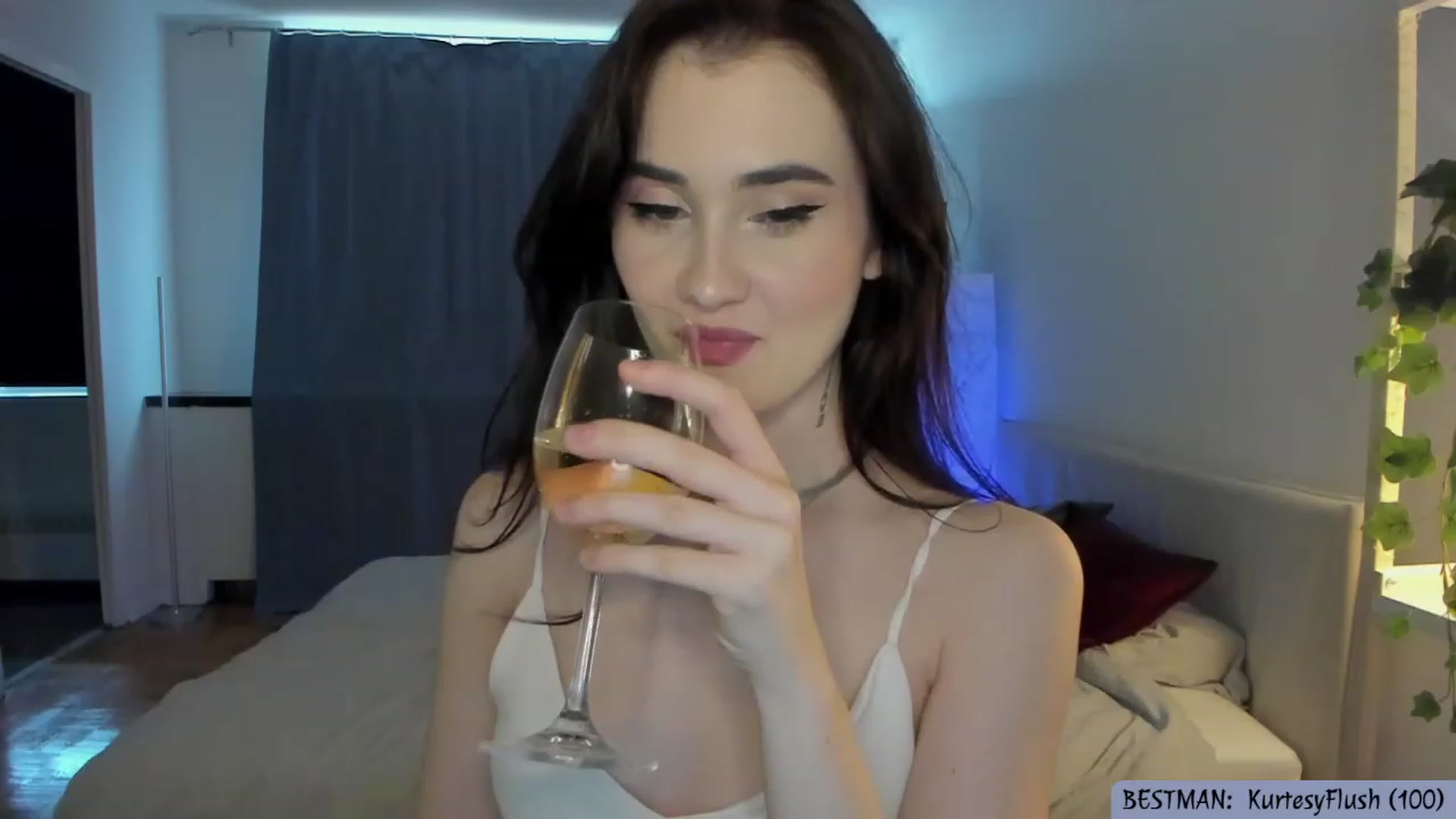 Gallery image thumbnail from Issa_7's myfreecams stream on, 06/16/2023, 23:13 image 16 of 20