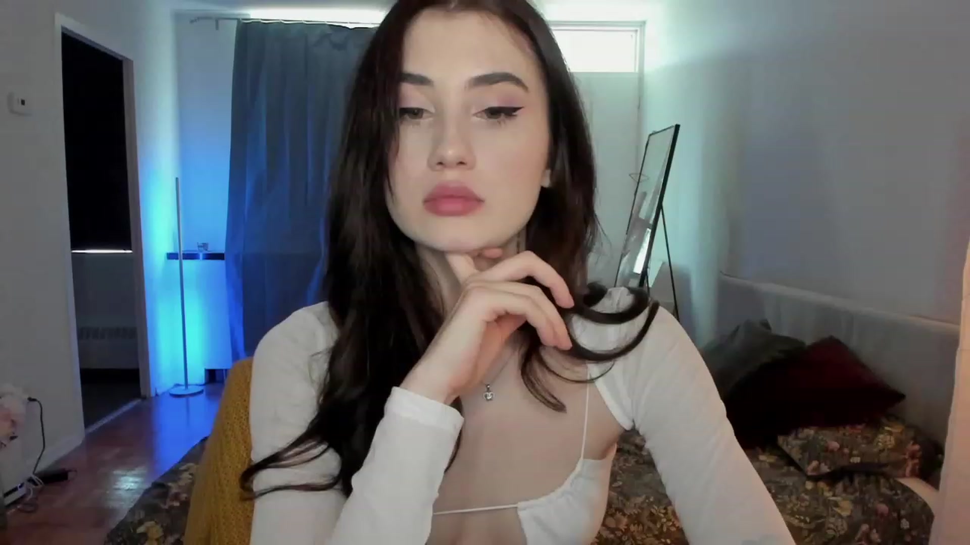 Gallery image thumbnail from Issa_7's myfreecams stream on, 06/21/2023, 22:30 image 1 of 20