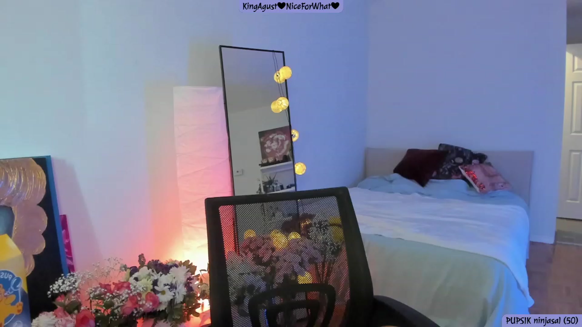 Gallery image thumbnail from Issa_7's myfreecams stream on, 08/10/2023, 21:06 image 10 of 20