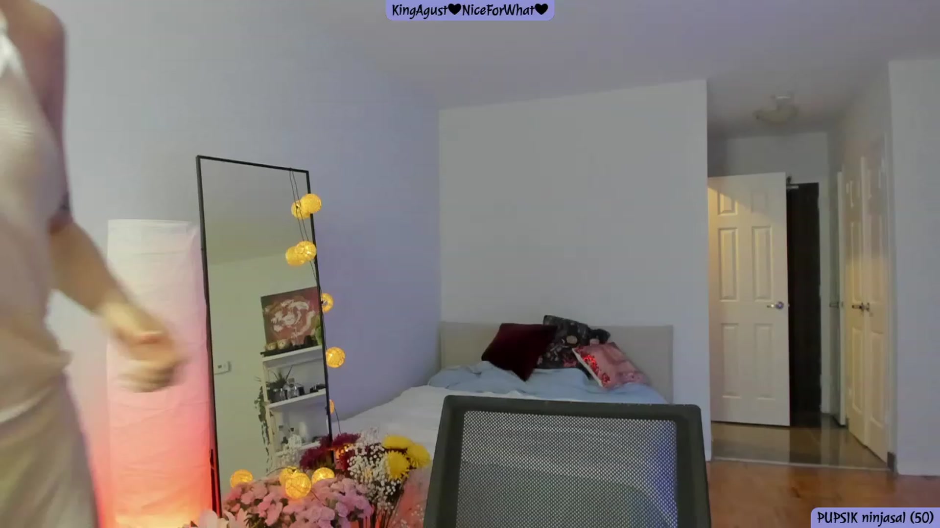 Gallery image thumbnail from Issa_7's myfreecams stream on, 08/10/2023, 21:06 image 8 of 20