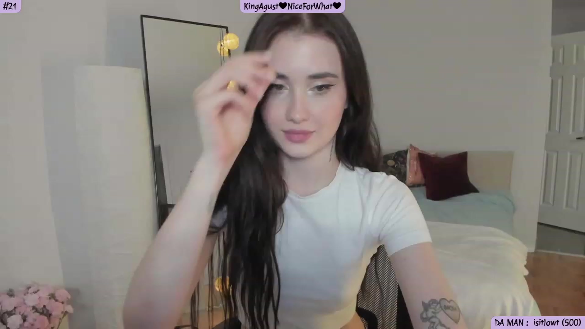 Gallery image thumbnail from Issa_7's myfreecams stream on, 08/17/2023, 24:29 image 14 of 20