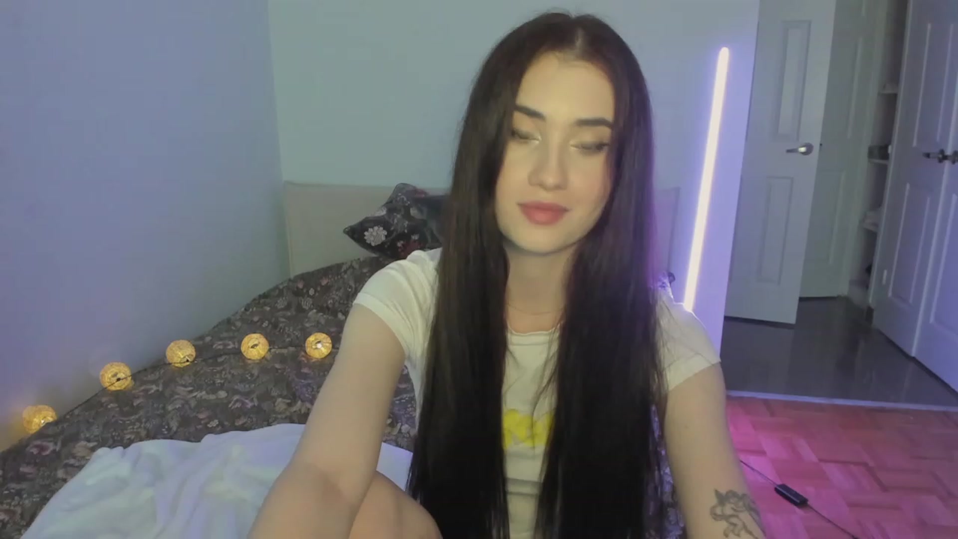 Gallery image thumbnail from Issa_7's myfreecams stream on, 08/24/2023, 21:23 image 13 of 20