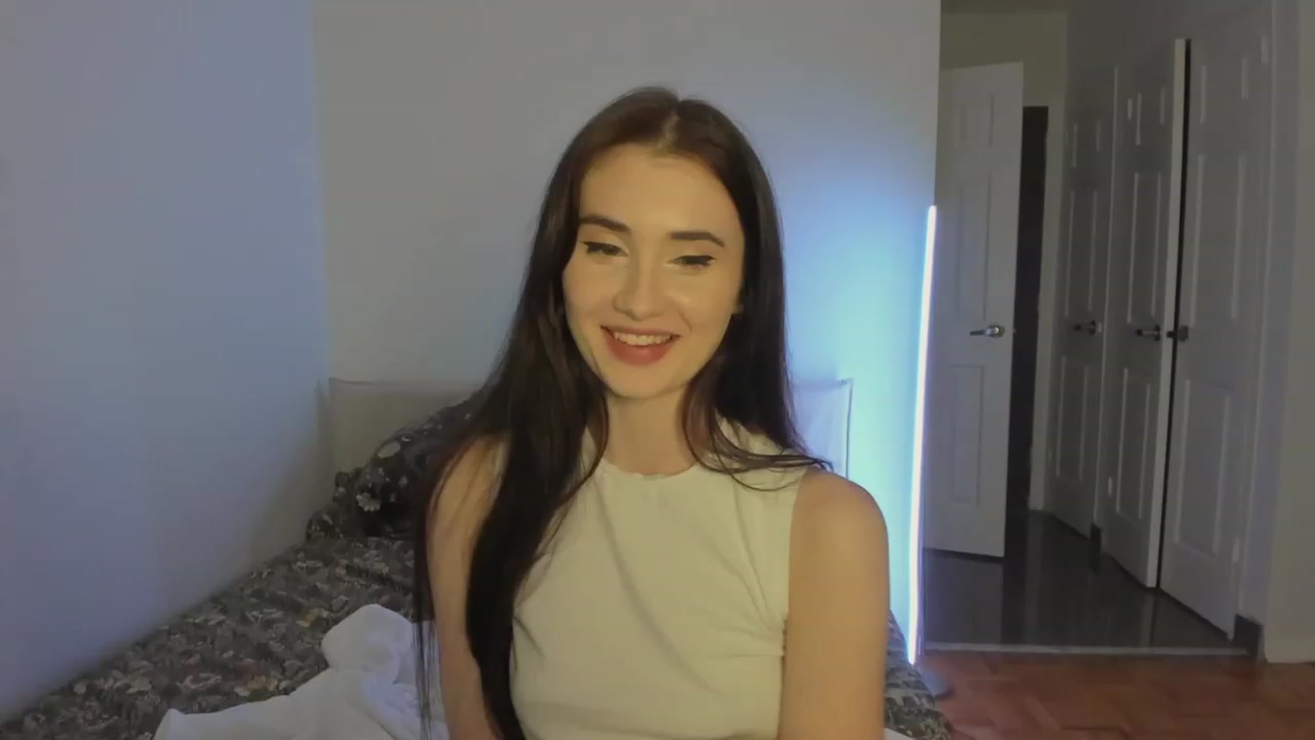 Gallery image thumbnail from Issa_7's myfreecams stream on, 08/27/2023, 23:09 image 16 of 20