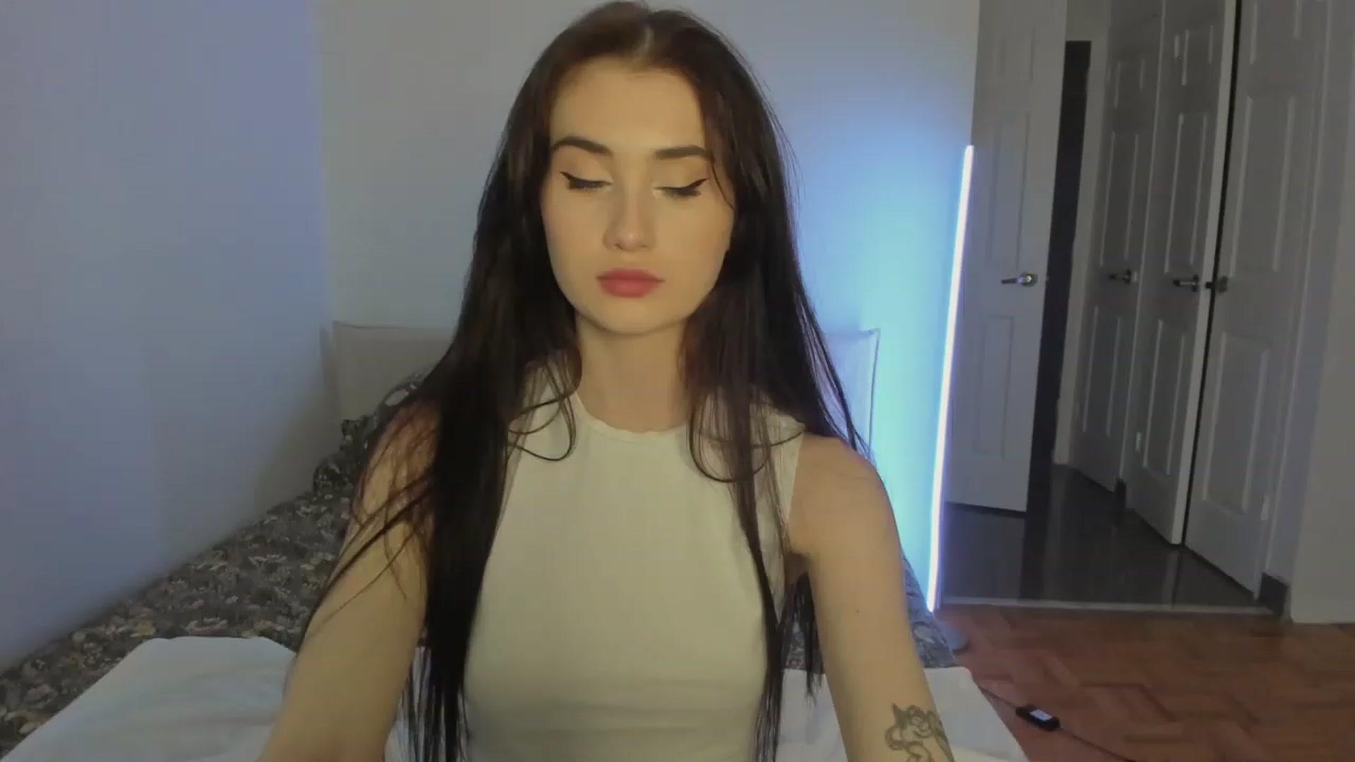 Gallery image thumbnail from Issa_7's myfreecams stream on, 08/27/2023, 23:09 image 3 of 20