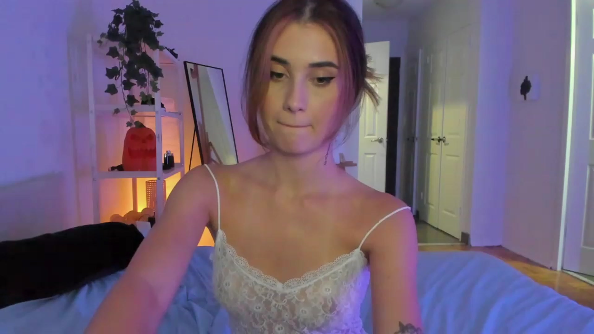 Gallery image thumbnail from Issa_7's myfreecams stream on, 10/13/2023, 21:57 image 20 of 20