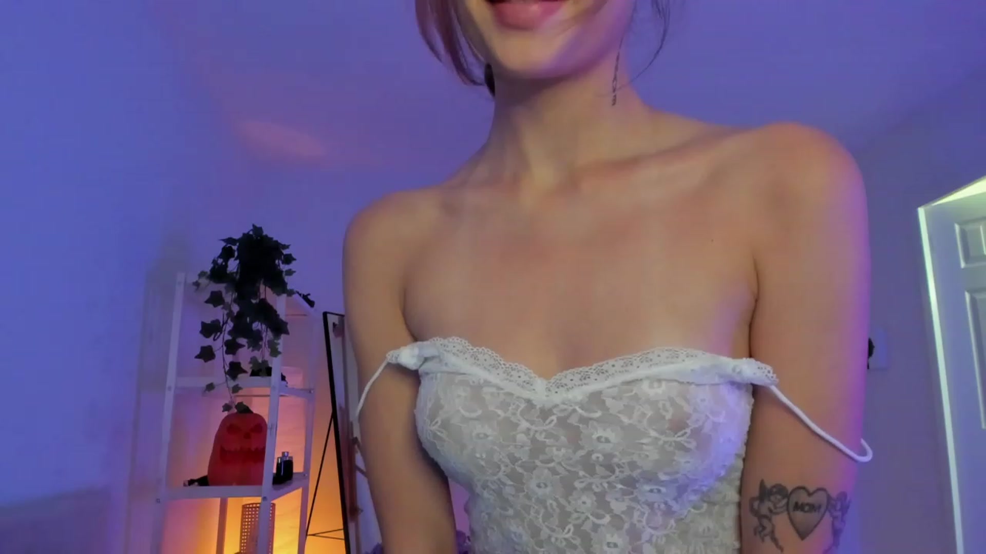 Gallery image thumbnail from Issa_7's myfreecams stream on, 10/13/2023, 21:57 image 1 of 20