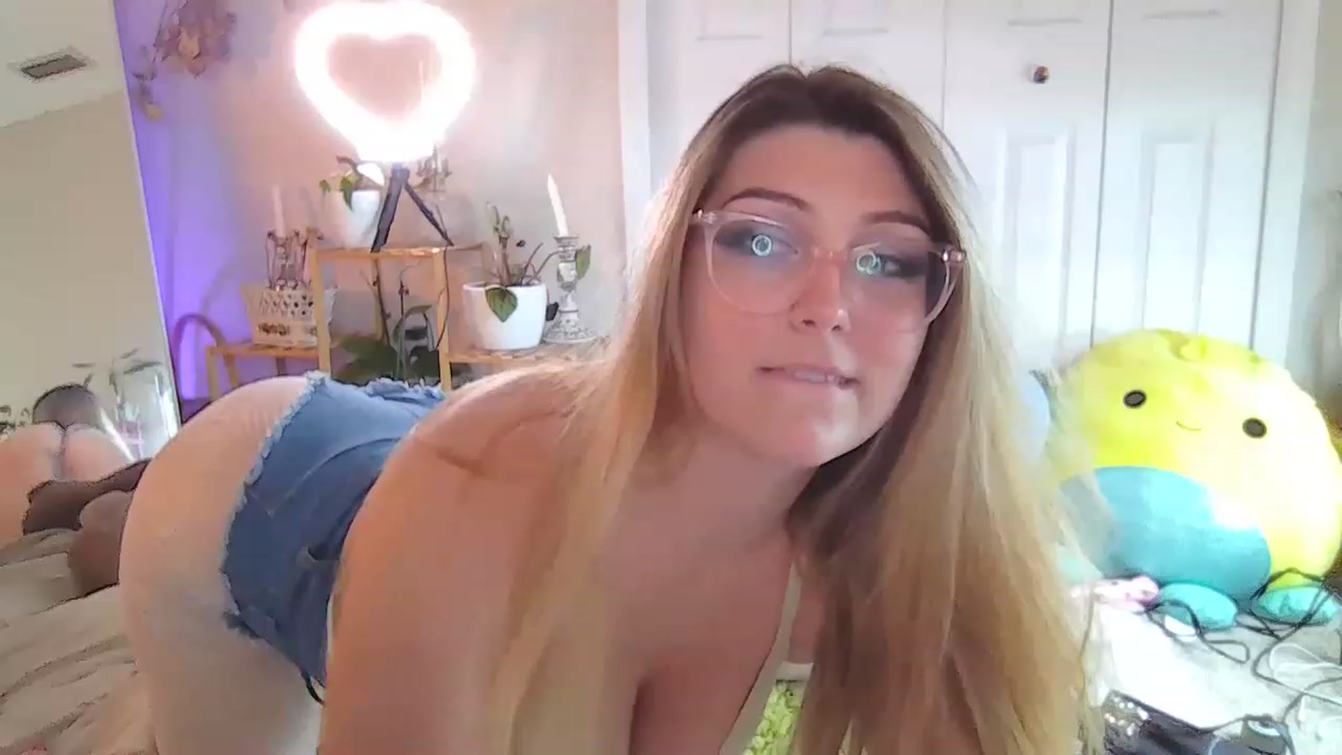 Gallery image thumbnail from ItsAmbiCandy's myfreecams stream on, 07/19/2023, 24:43 image 20 of 20