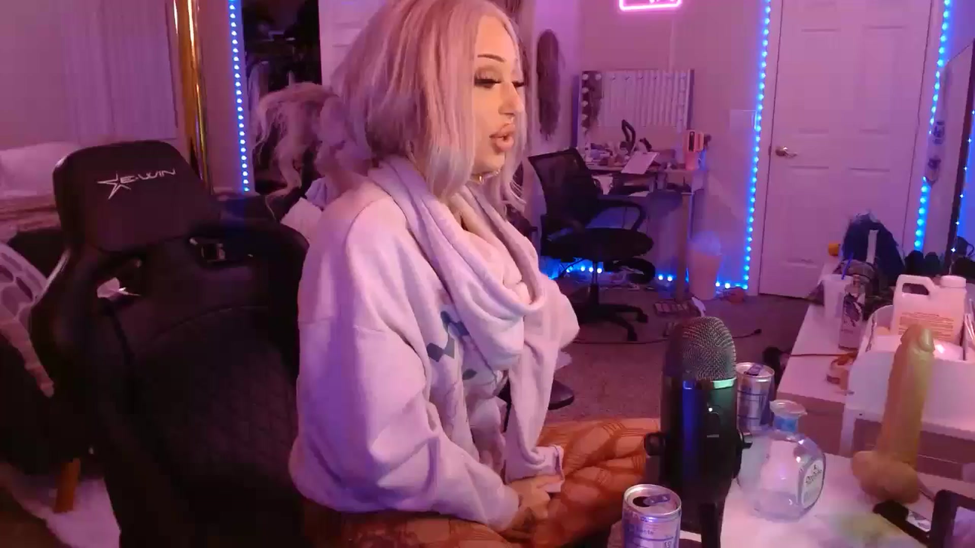 Gallery image thumbnail from ItsBunny's myfreecams stream on, 01/19/2025, 10:43 image 3 of 20