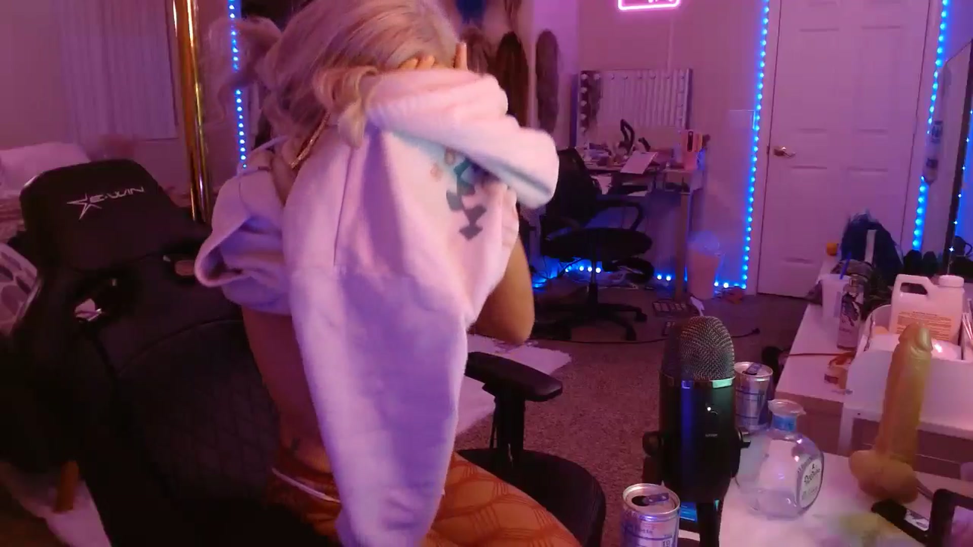 Gallery image thumbnail from ItsBunny's myfreecams stream on, 01/19/2025, 10:43 image 4 of 20