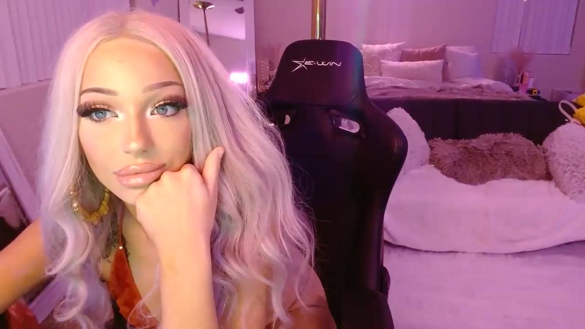 Gallery image thumbnail from ItsBunny's myfreecams stream on, 01/20/2025, 08:46 image 8 of 20