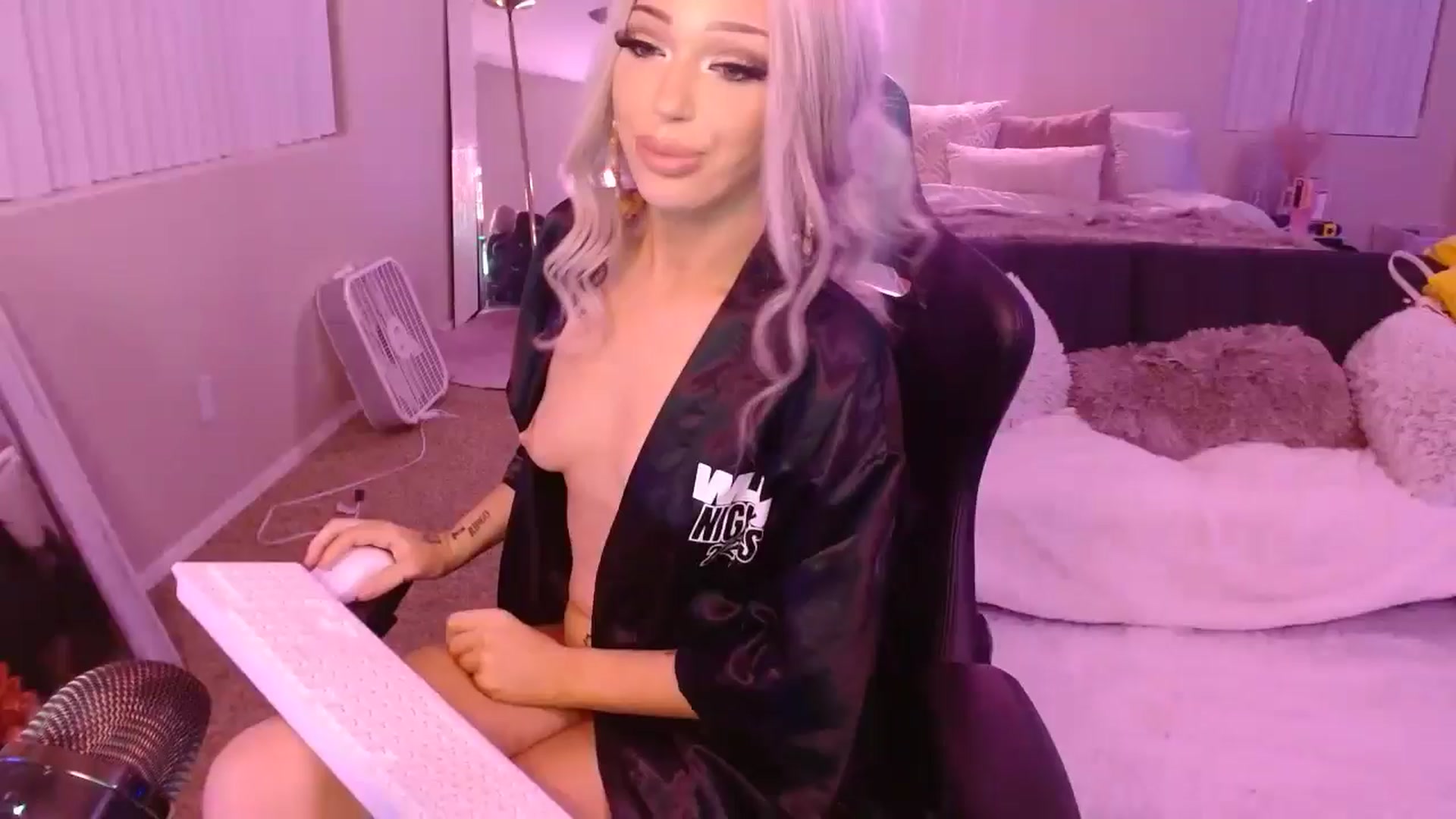 Gallery image thumbnail from ItsBunny's myfreecams stream on, 01/20/2025, 09:45 image 11 of 20