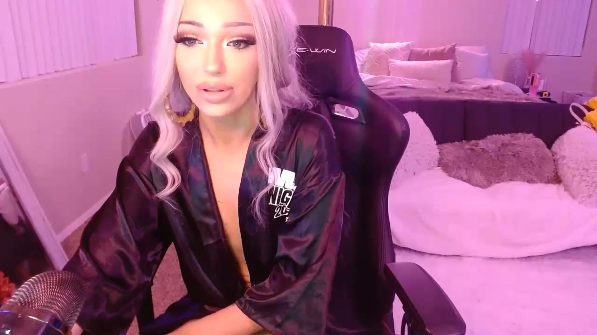 Gallery image thumbnail from ItsBunny's myfreecams stream on, 01/20/2025, 10:11 image 4 of 20