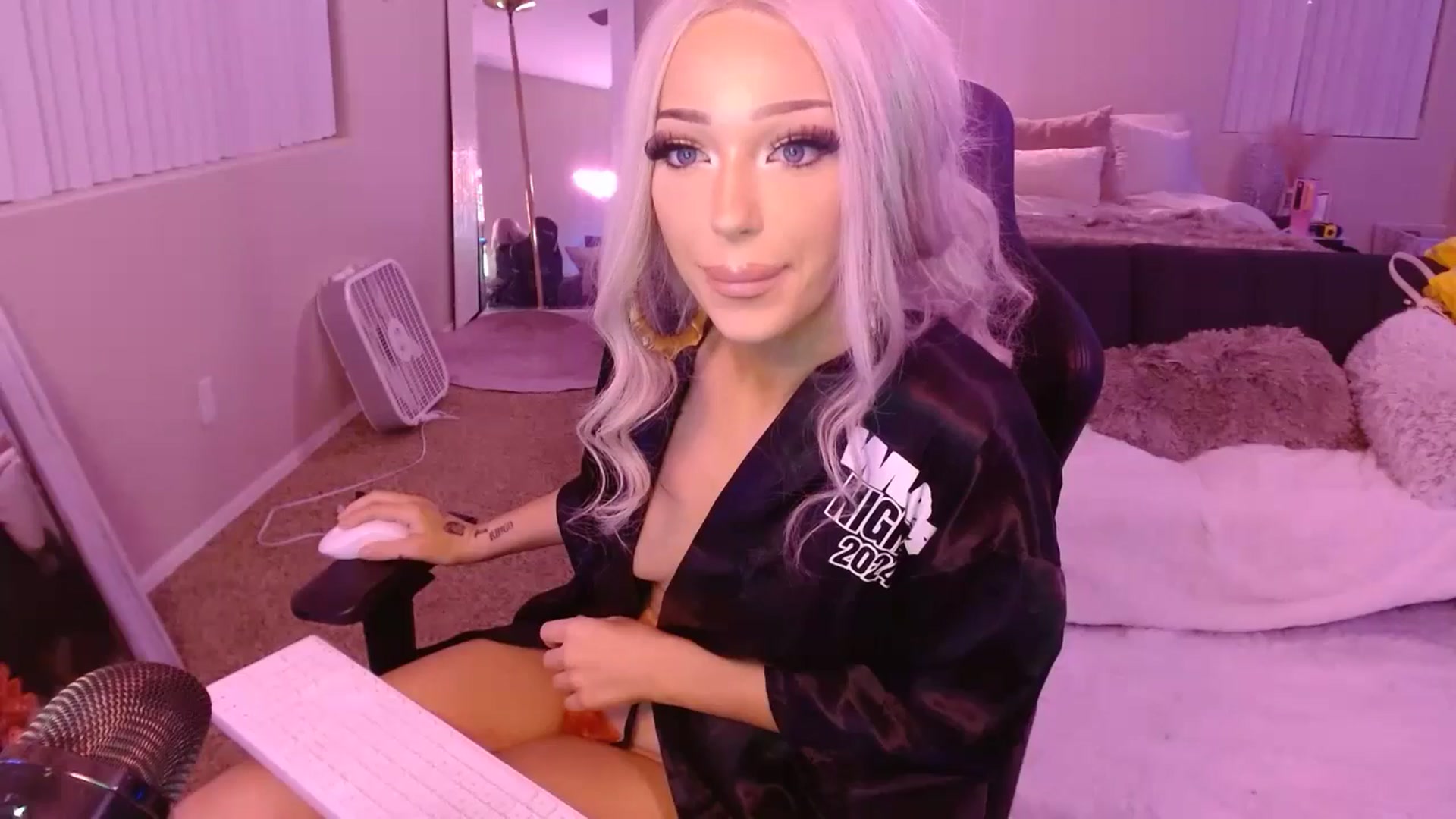 Gallery image thumbnail from ItsBunny's myfreecams stream on, 01/20/2025, 10:11 image 19 of 20