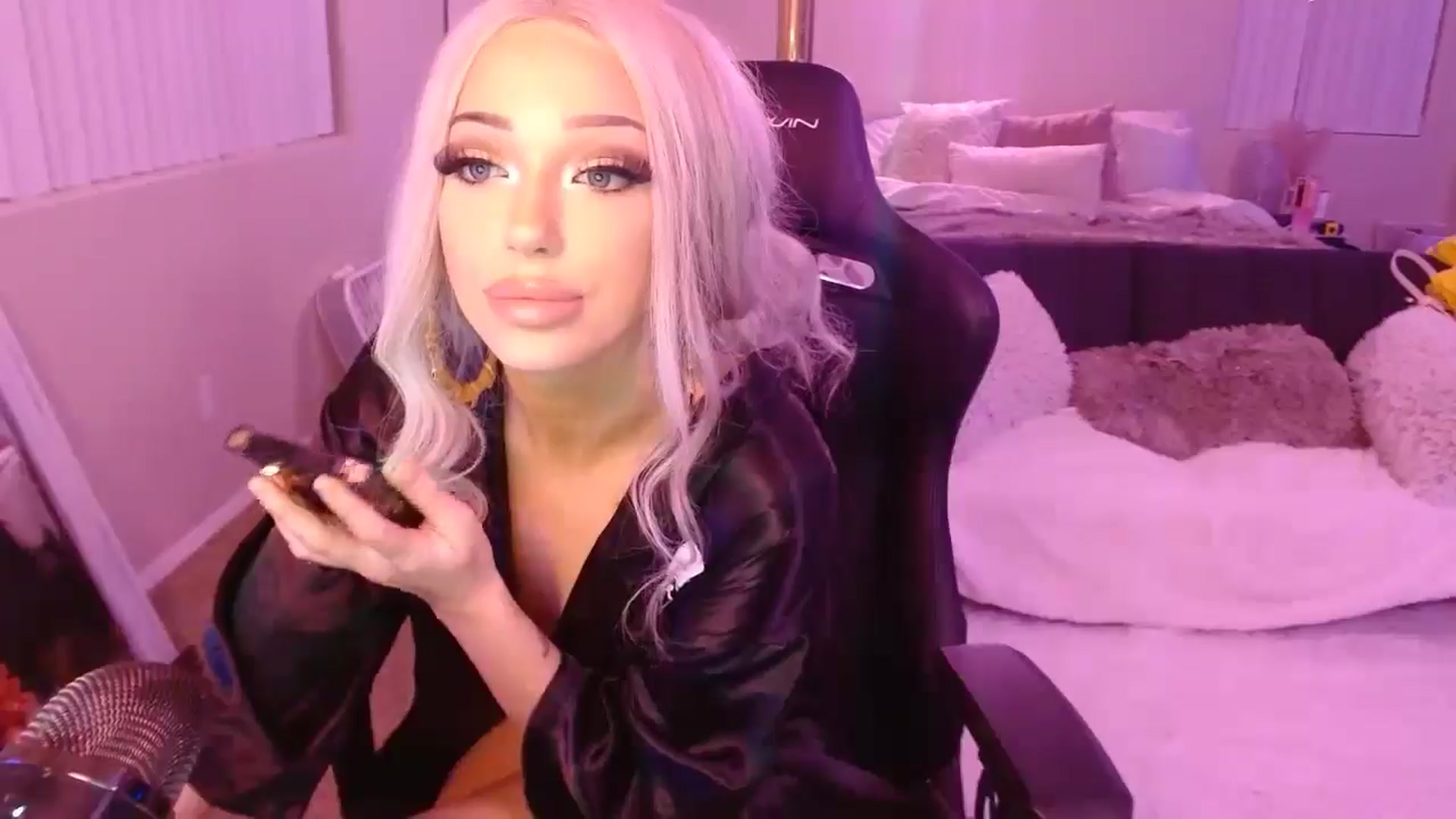 Gallery image thumbnail from ItsBunny's myfreecams stream on, 01/20/2025, 10:11 image 14 of 20