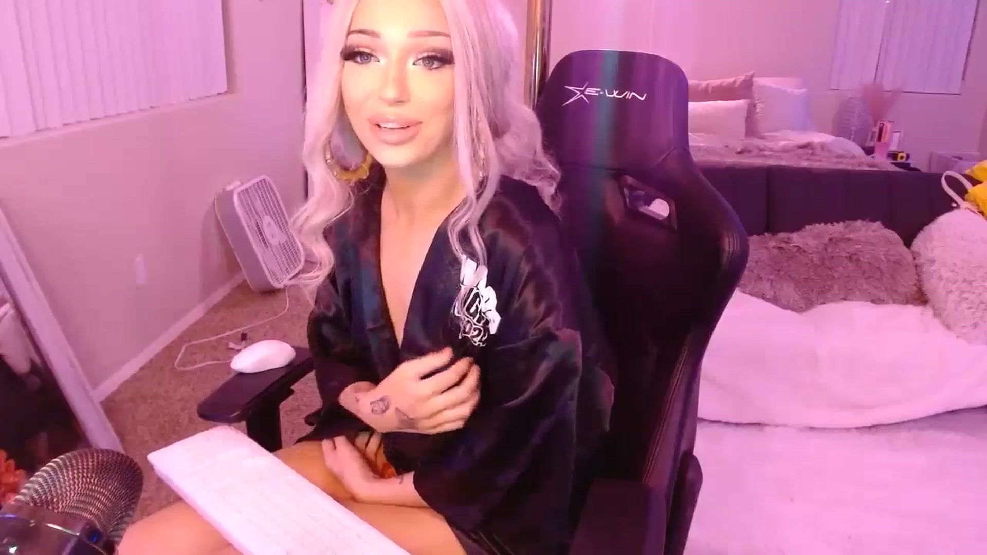 Gallery image thumbnail from ItsBunny's myfreecams stream on, 01/20/2025, 10:11 image 18 of 20