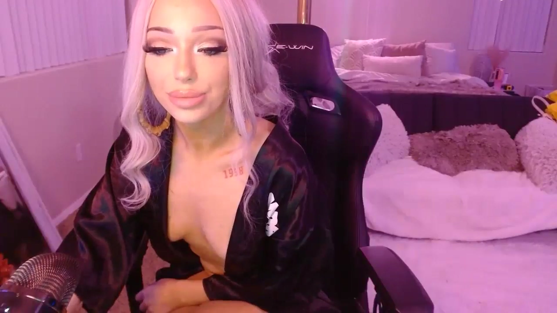 Gallery image thumbnail from ItsBunny's myfreecams stream on, 01/20/2025, 10:11 image 9 of 20