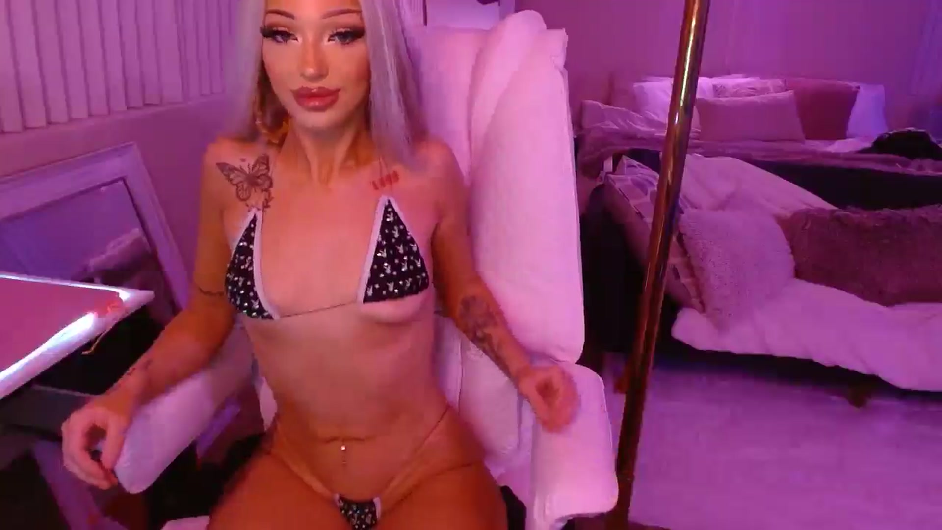 Gallery image thumbnail from ItsBunny's myfreecams stream on, 01/22/2025, 03:32 image 4 of 20