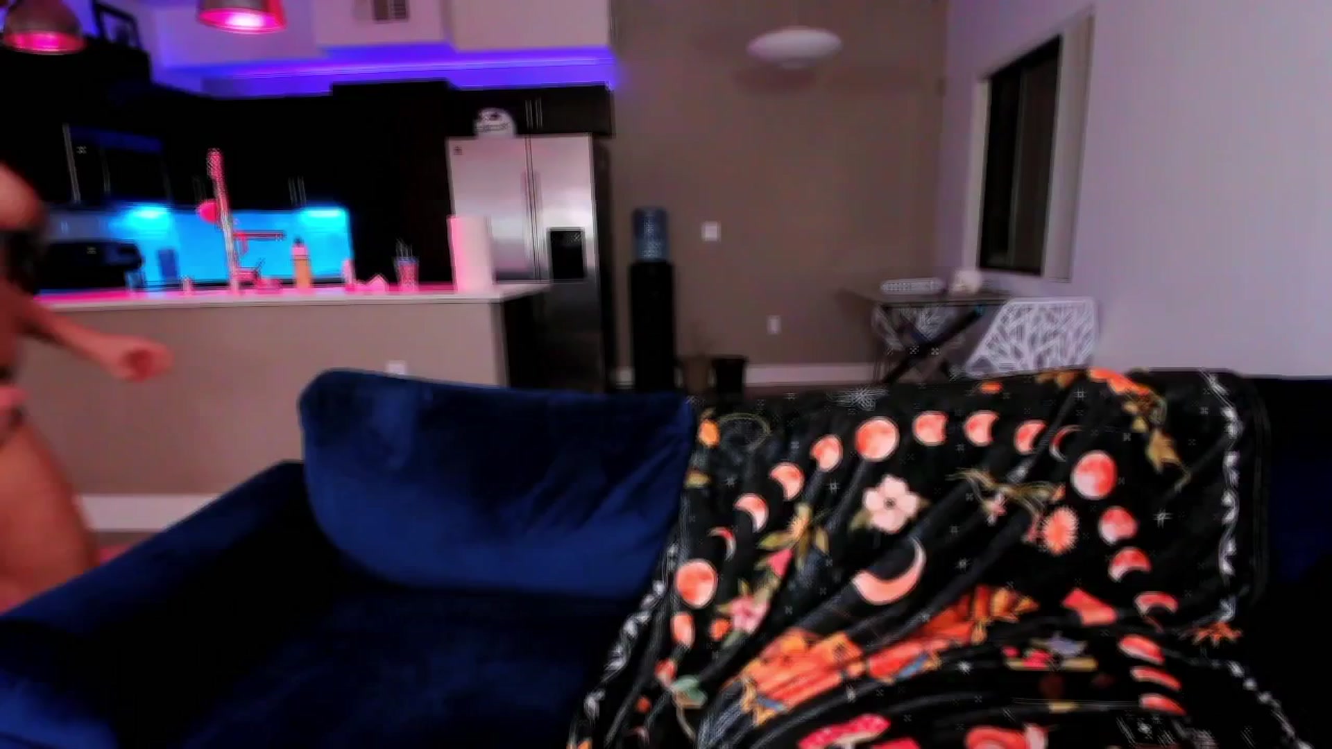Gallery image thumbnail from ItsCCbitch's myfreecams stream on, 03/23/2025, 12:15 image 15 of 20