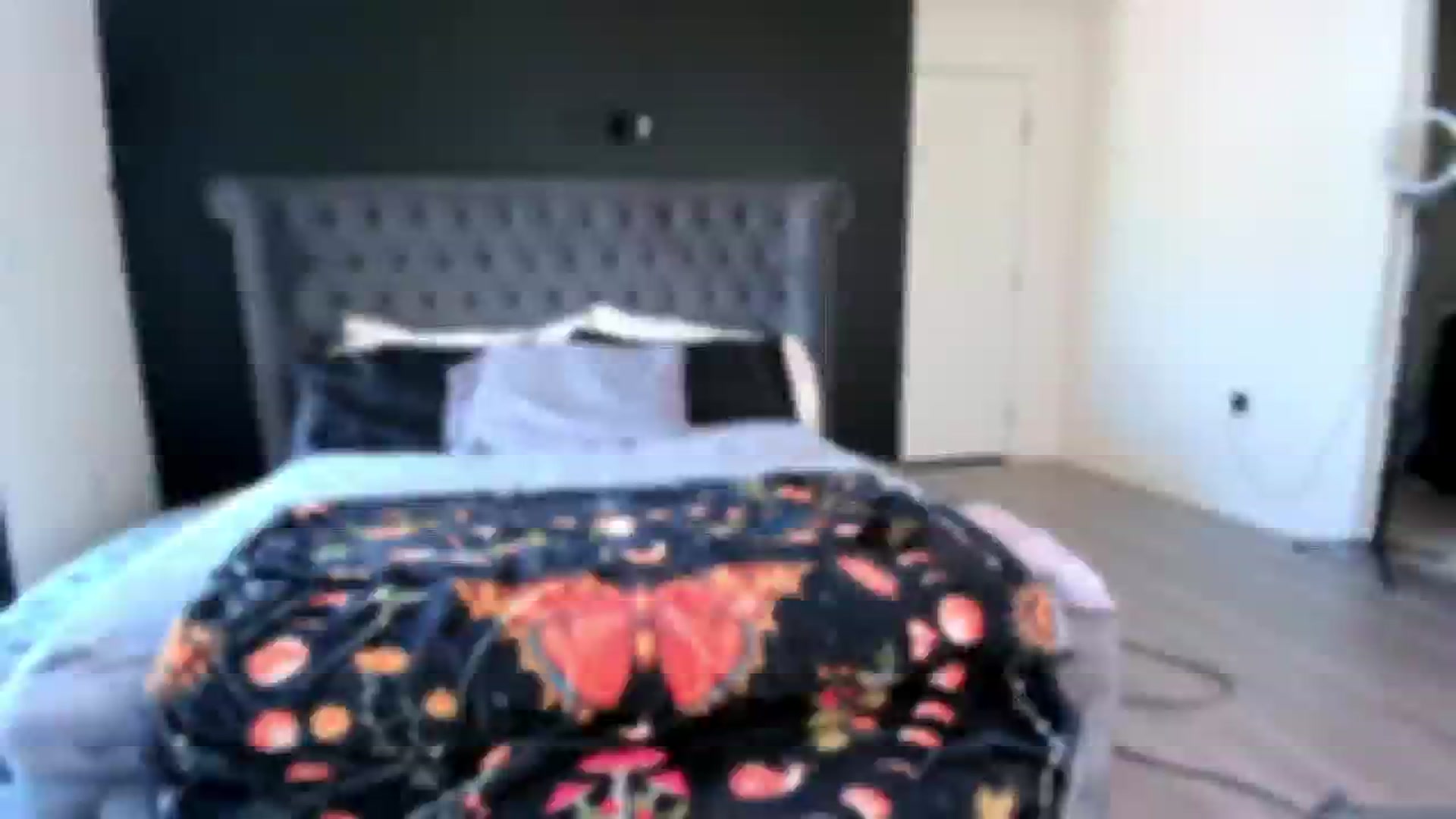 Gallery image thumbnail from ItsCCbitch's myfreecams stream on, 04/11/2025, 19:27 image 12 of 20