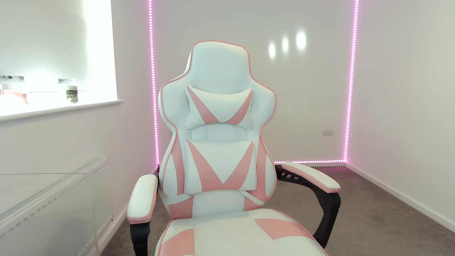 Gallery image thumbnail from ItsErikaJ's myfreecams stream on, 12/15/2022, 13:03 image 9 of 20
