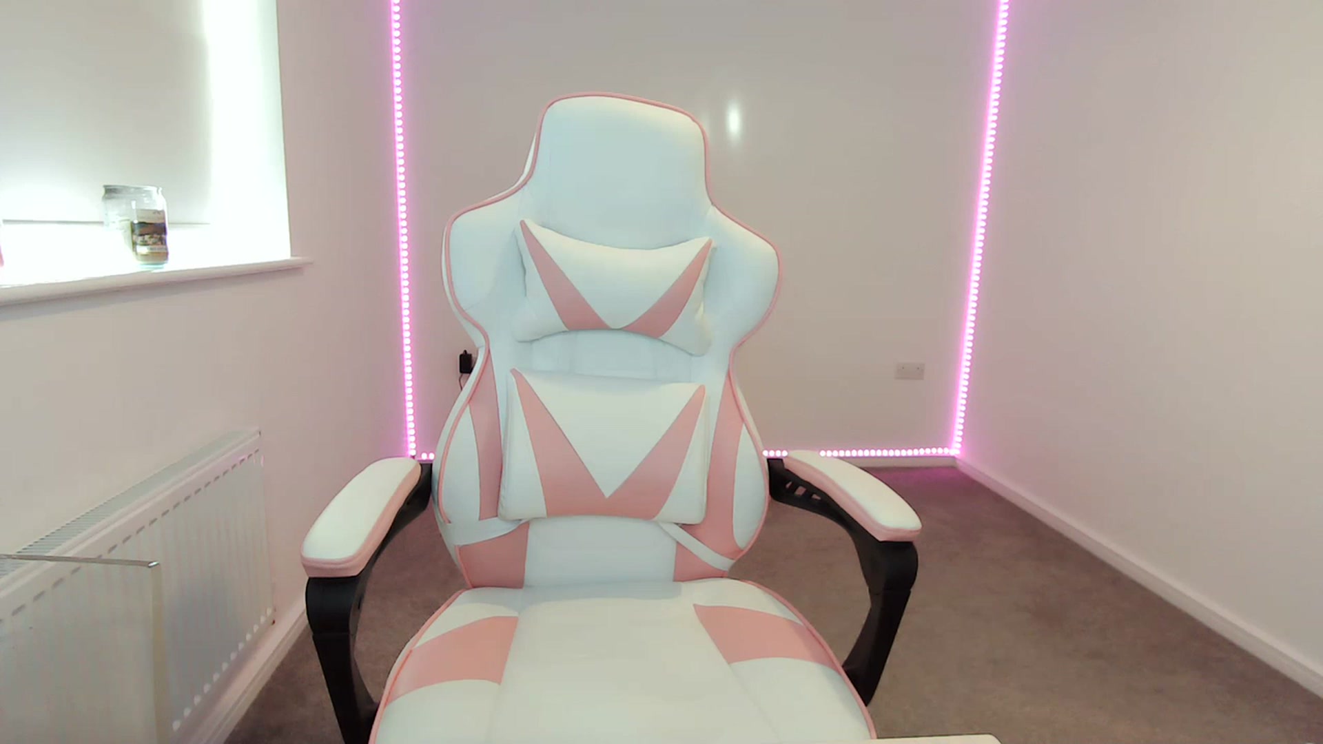 Gallery image thumbnail from ItsErikaJ's myfreecams stream on, 12/16/2022, 12:19 image 11 of 20