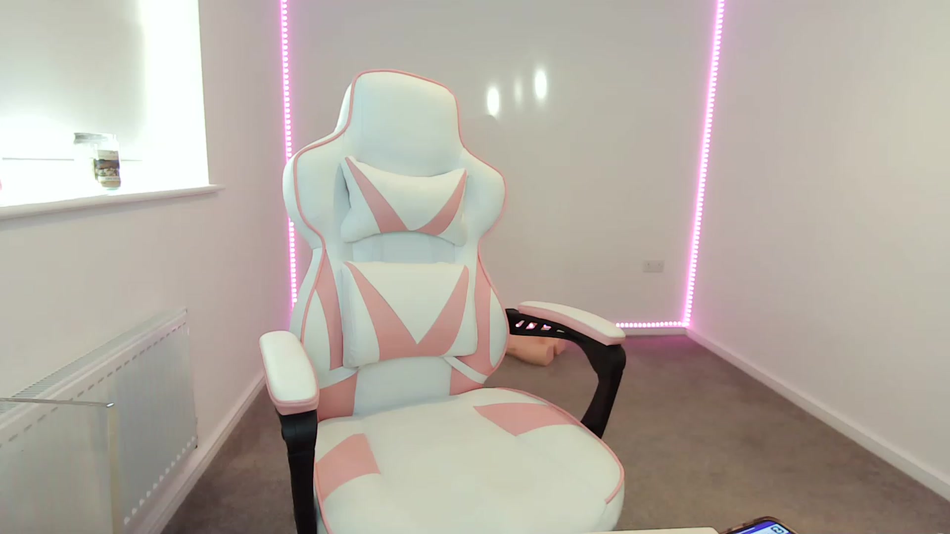 Gallery image thumbnail from ItsErikaJ's myfreecams stream on, 12/16/2022, 12:19 image 12 of 20