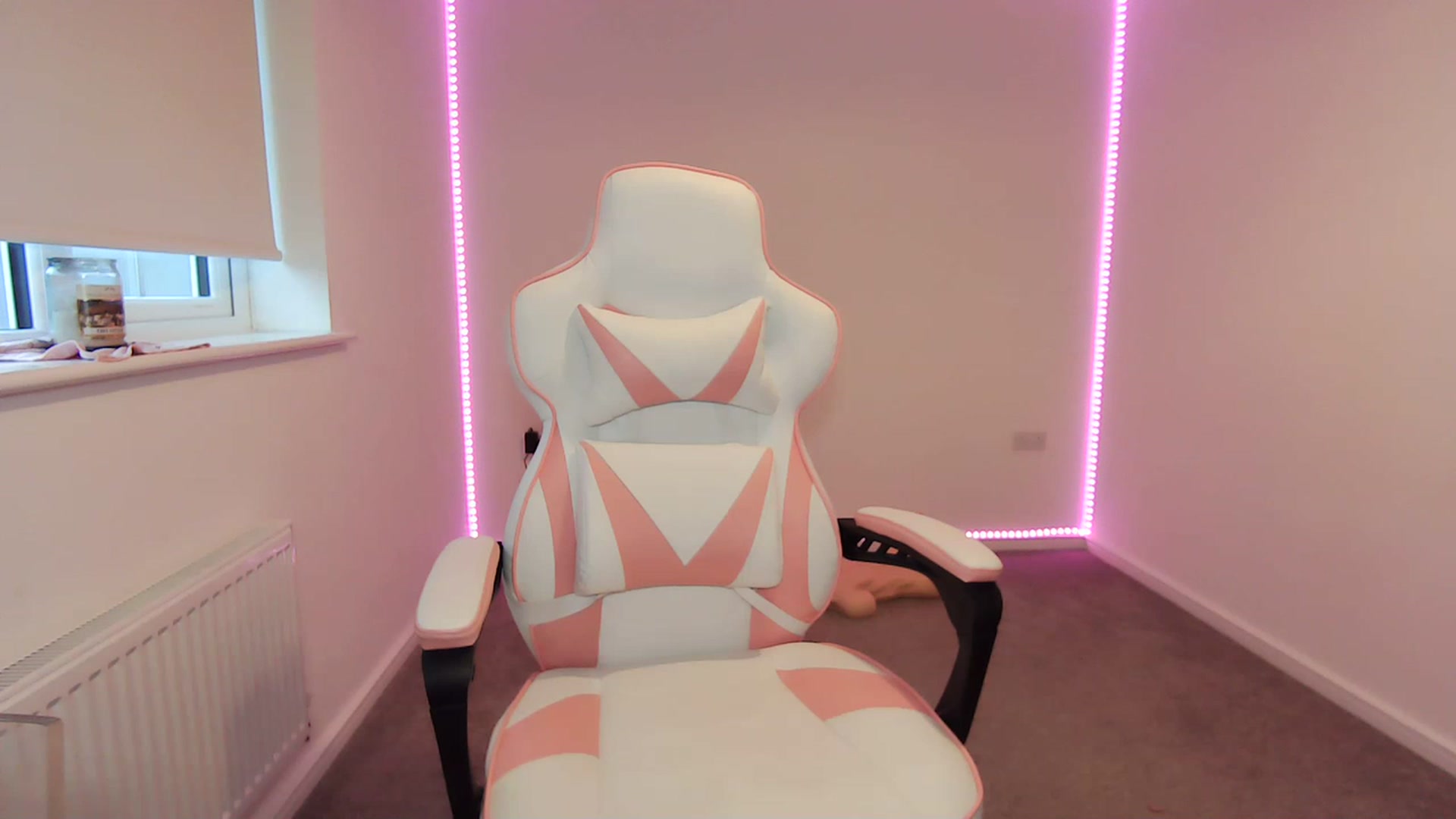 Gallery image thumbnail from ItsErikaJ's myfreecams stream on, 12/23/2022, 11:19 image 4 of 20