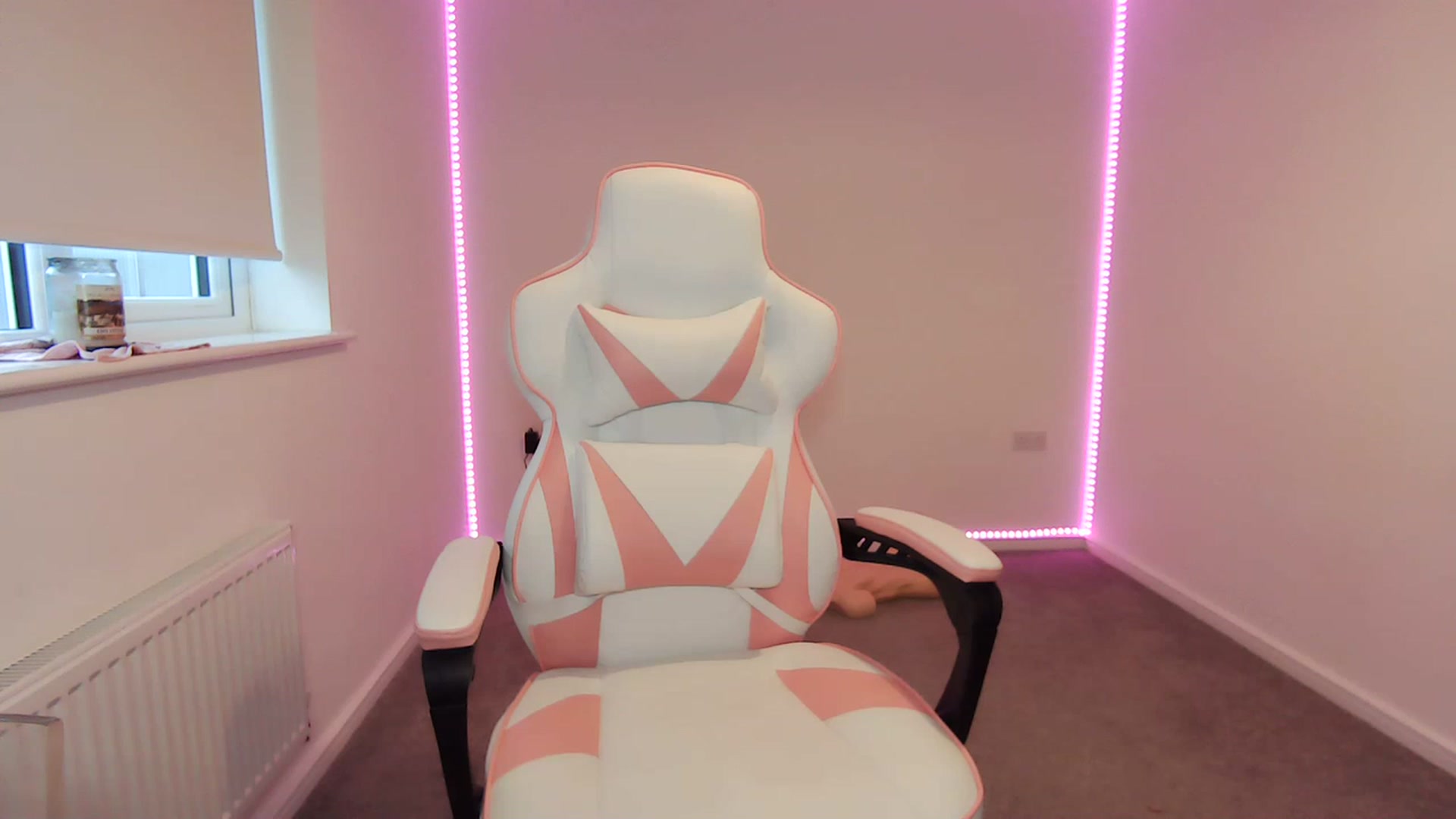 Gallery image thumbnail from ItsErikaJ's myfreecams stream on, 12/23/2022, 11:19 image 5 of 20