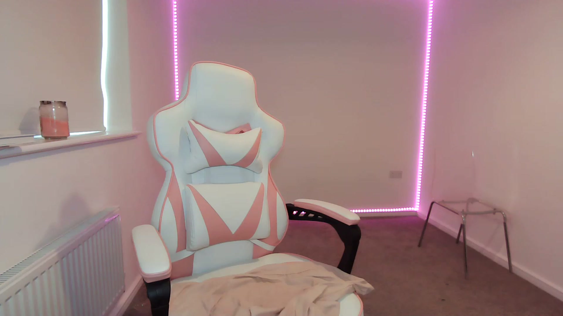 Gallery image thumbnail from ItsErikaJ's myfreecams stream on, 03/01/2023, 16:20 image 2 of 20