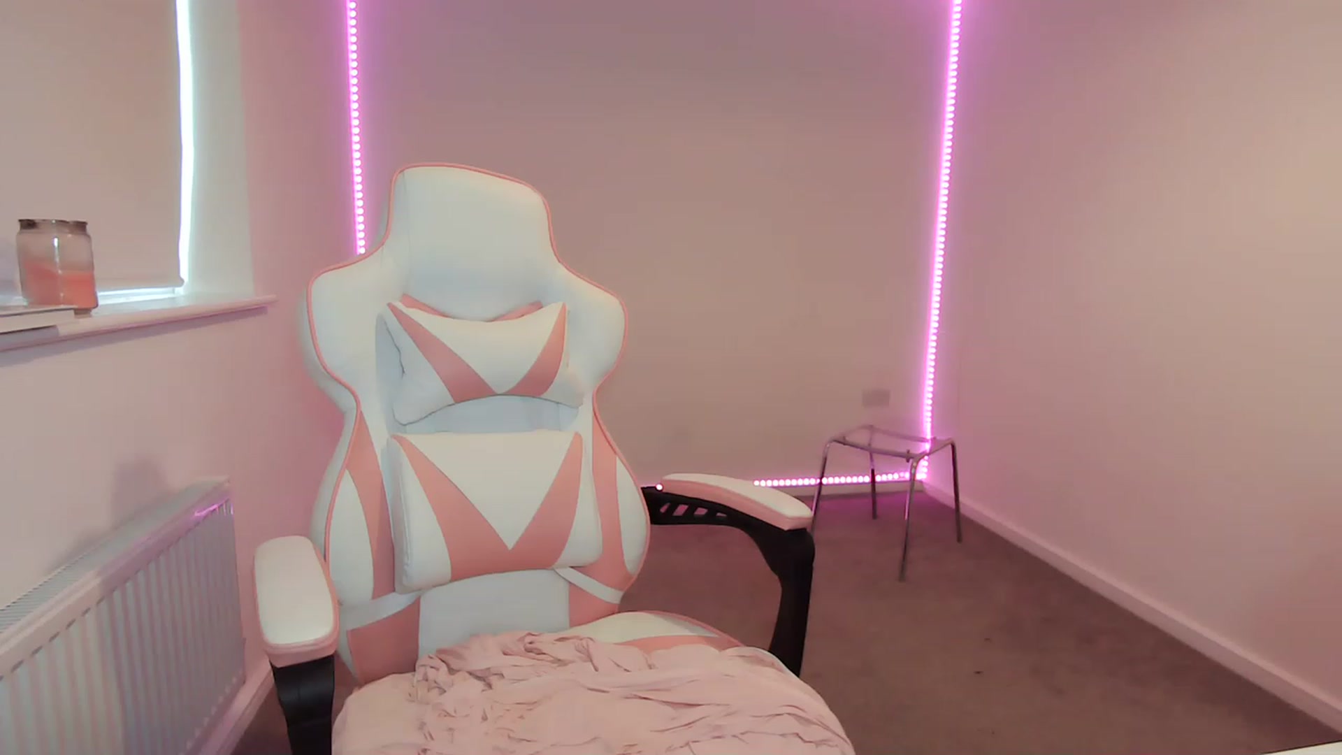 Gallery image thumbnail from ItsErikaJ's myfreecams stream on, 03/13/2023, 14:08 image 5 of 20