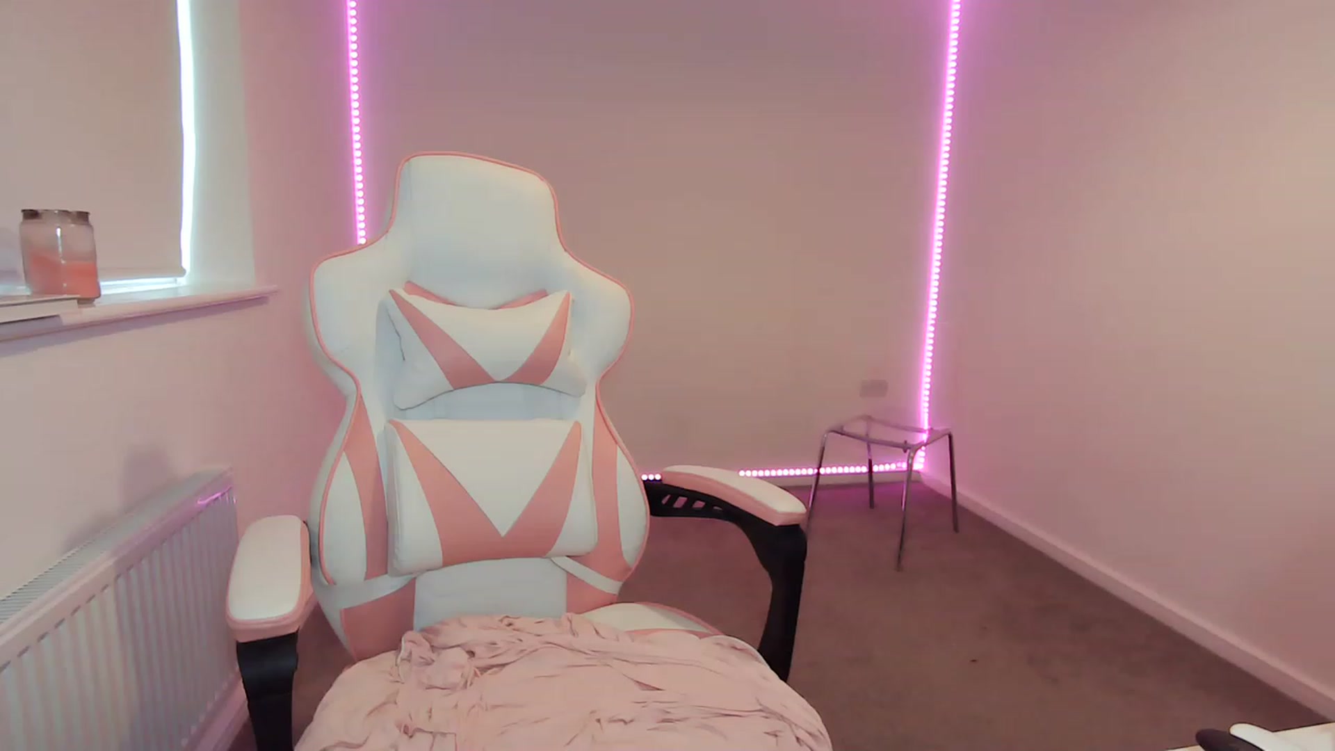 Gallery image thumbnail from ItsErikaJ's myfreecams stream on, 03/13/2023, 14:08 image 2 of 20