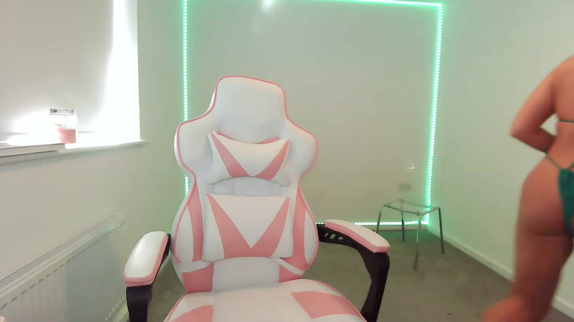 Gallery image thumbnail from ItsErikaJ's myfreecams stream on, 03/18/2023, 12:01 image 10 of 20