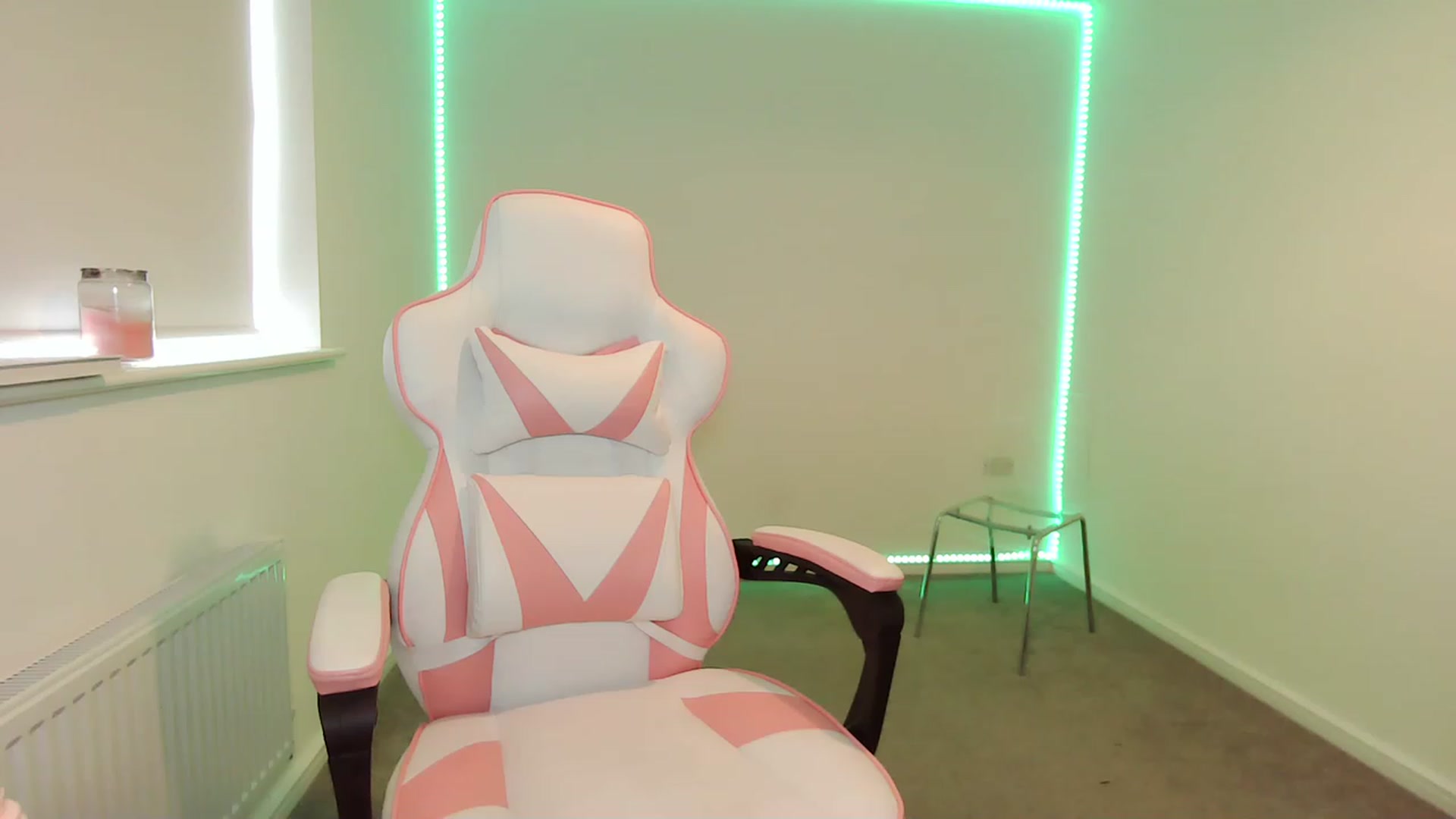 Gallery image thumbnail from ItsErikaJ's myfreecams stream on, 03/18/2023, 12:24 image 7 of 20