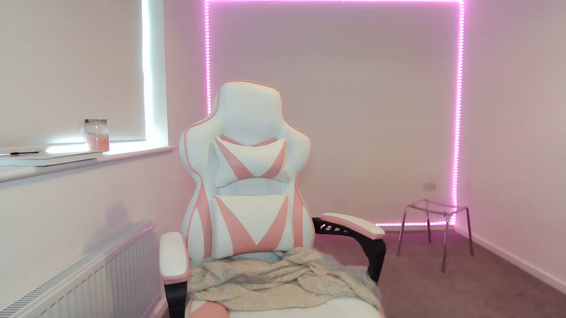Gallery image thumbnail from ItsErikaJ's myfreecams stream on, 03/21/2023, 10:54 image 10 of 20