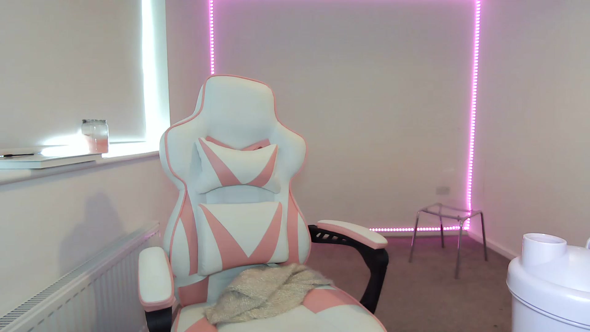 Gallery image thumbnail from ItsErikaJ's myfreecams stream on, 03/21/2023, 13:10 image 9 of 20