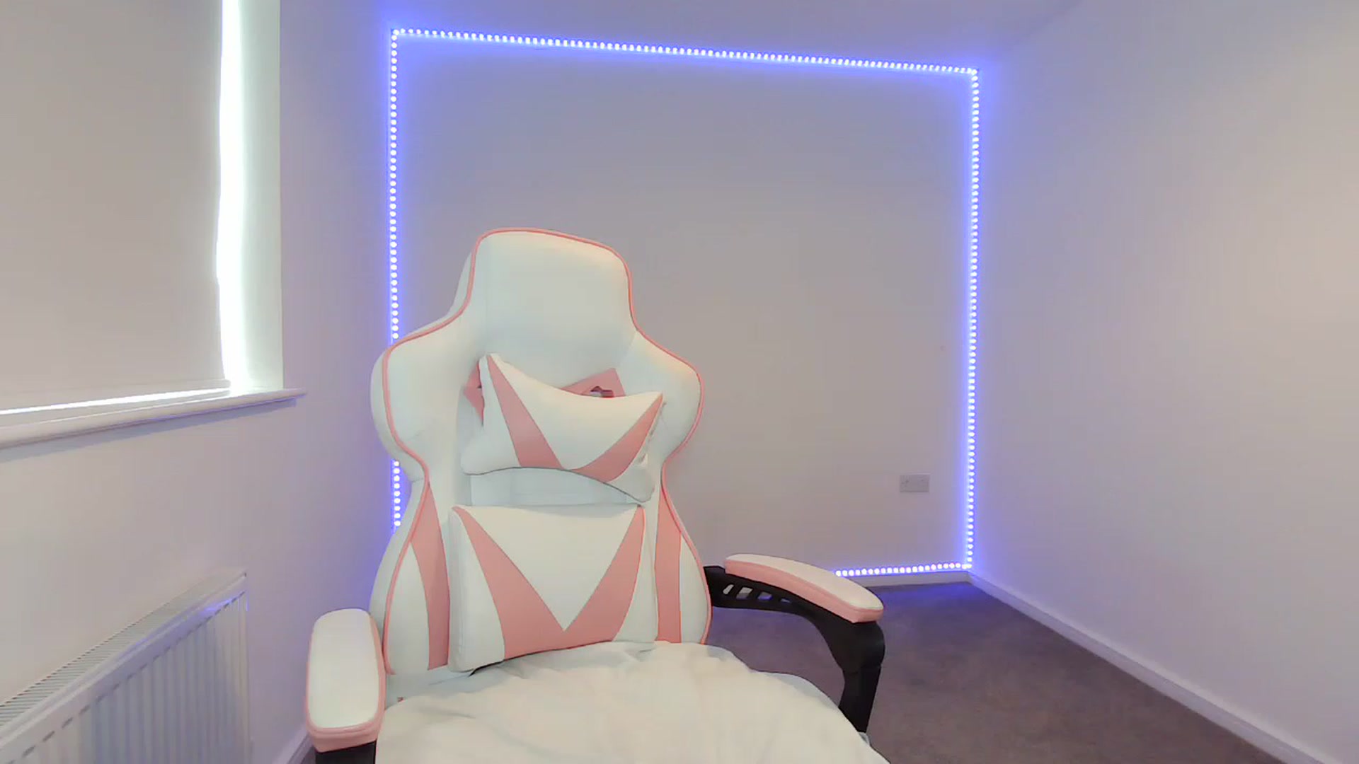 Gallery image thumbnail from ItsErikaJ's myfreecams stream on, 05/04/2023, 16:09 image 13 of 20
